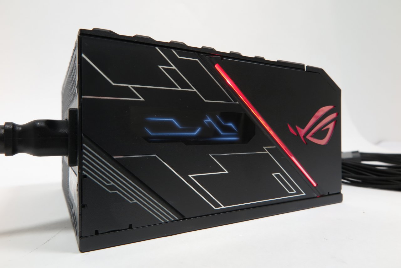 [22/10/2019] Asus Thor 850W im Test: Display in Aktion