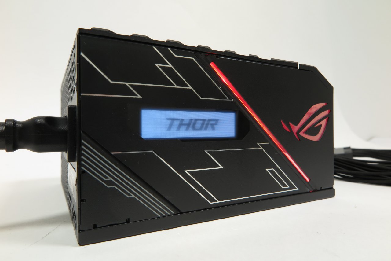 [22/10/2019] Asus Thor 850W im Test: Display in Aktion