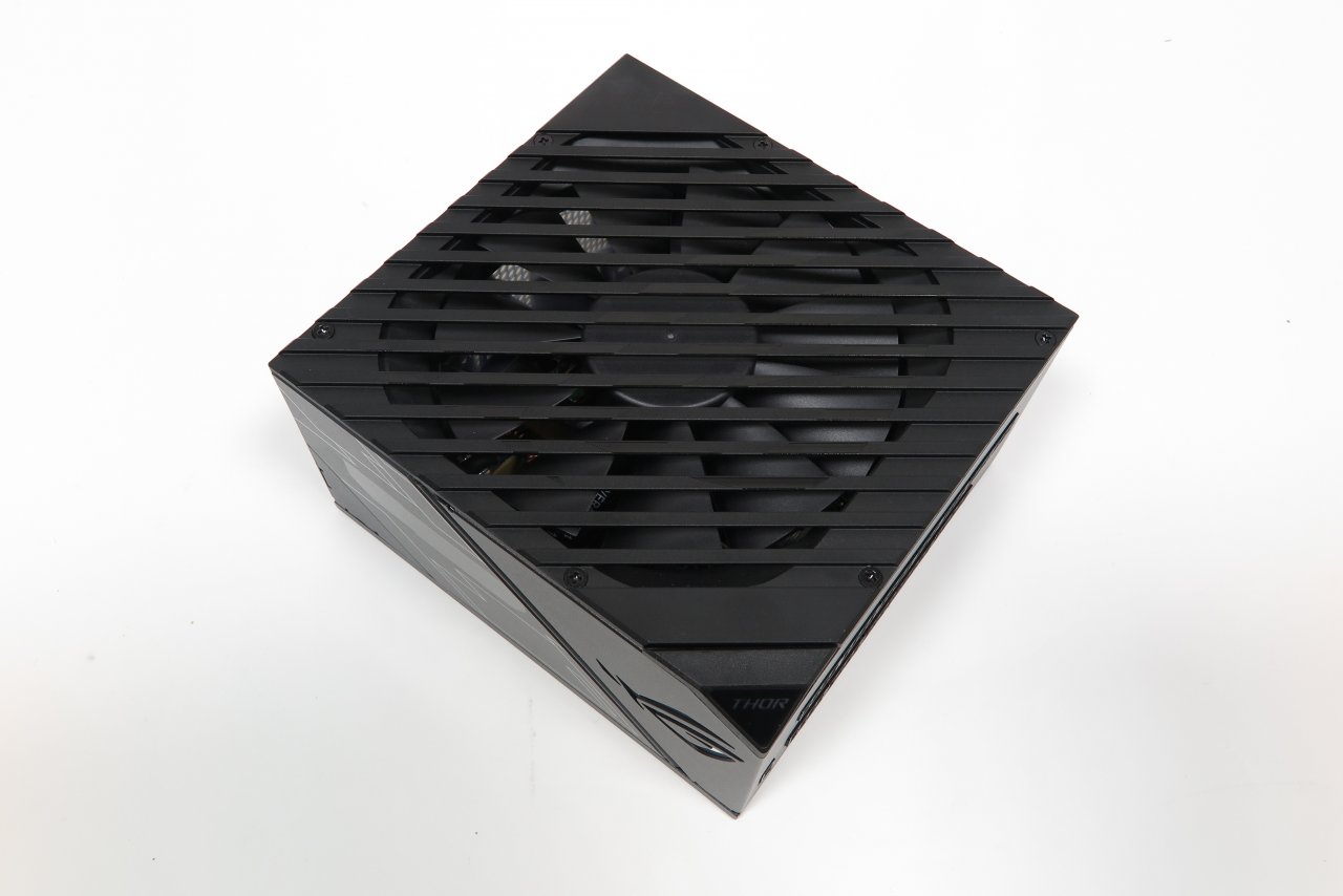 [22/10/2019] Asus Thor 850W im Test: Draufsicht