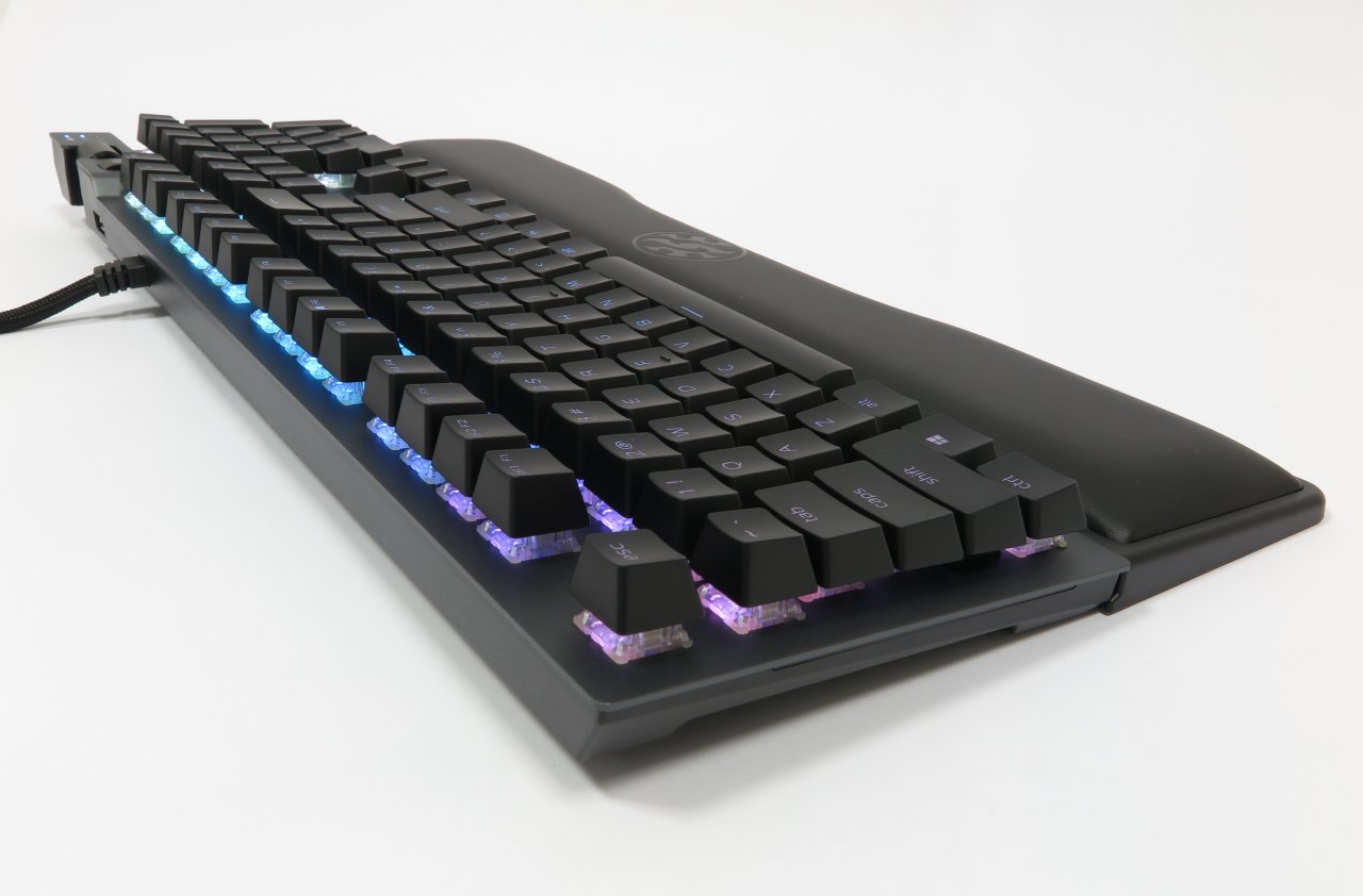 [24/10/2019] XPG Summoner im Test: Ist die neue, softwarefreie Edeltastatur mit RGB-Beleuchtung ein Tipp für preisbewusste Spieler? (9)