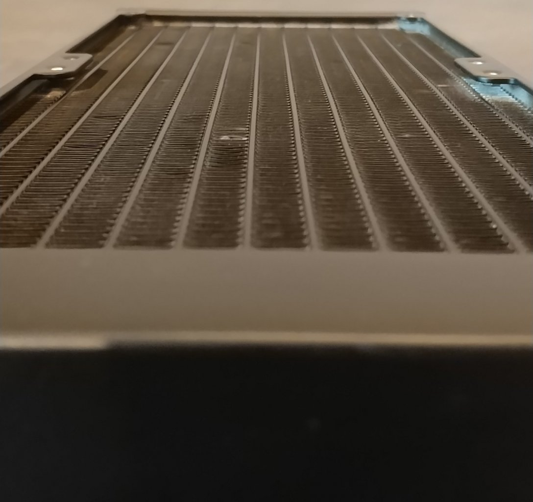 [28/11/2019] minimale Schäden am Radiator