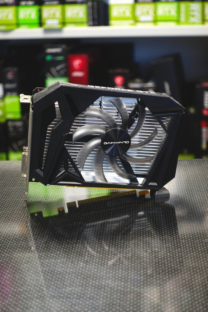 [22/11/2019] Nvidia Geforce GTX 1650 Super (im Bild das Custom-Design Gainward Pegasus OC)