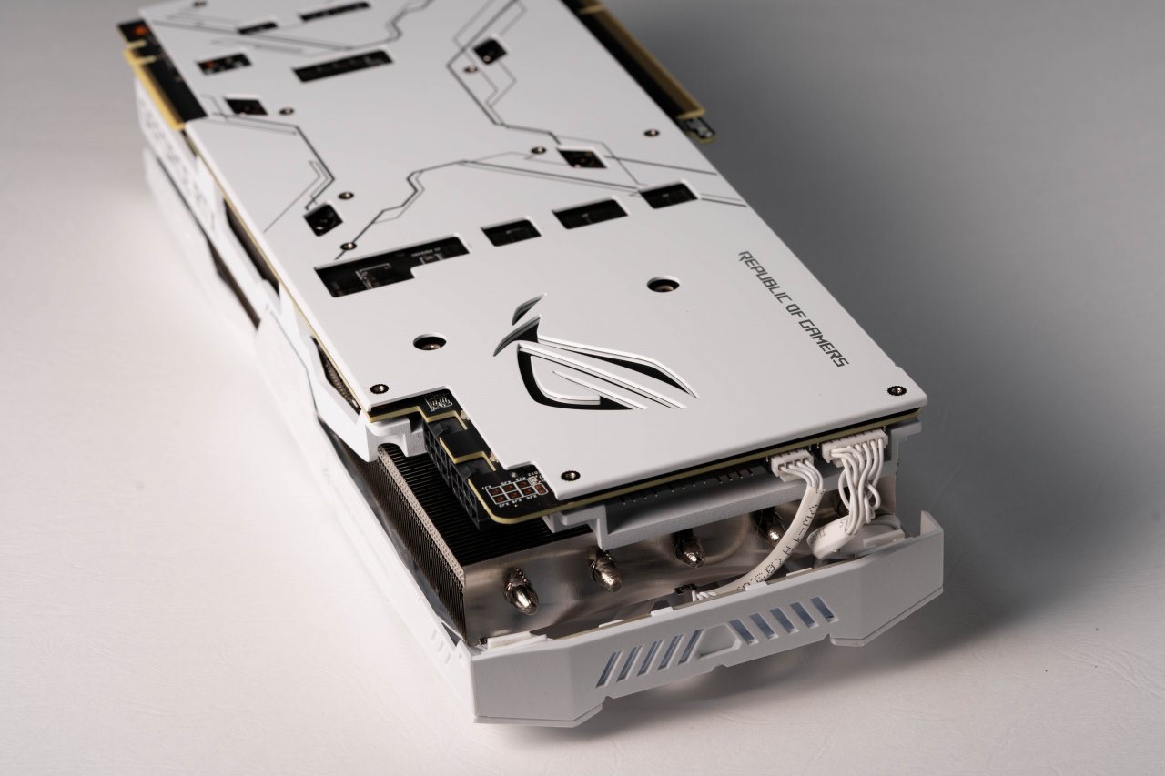 [10/12/2019] ROG Strix GeForce RTX 2080 Ti White Edition (3)