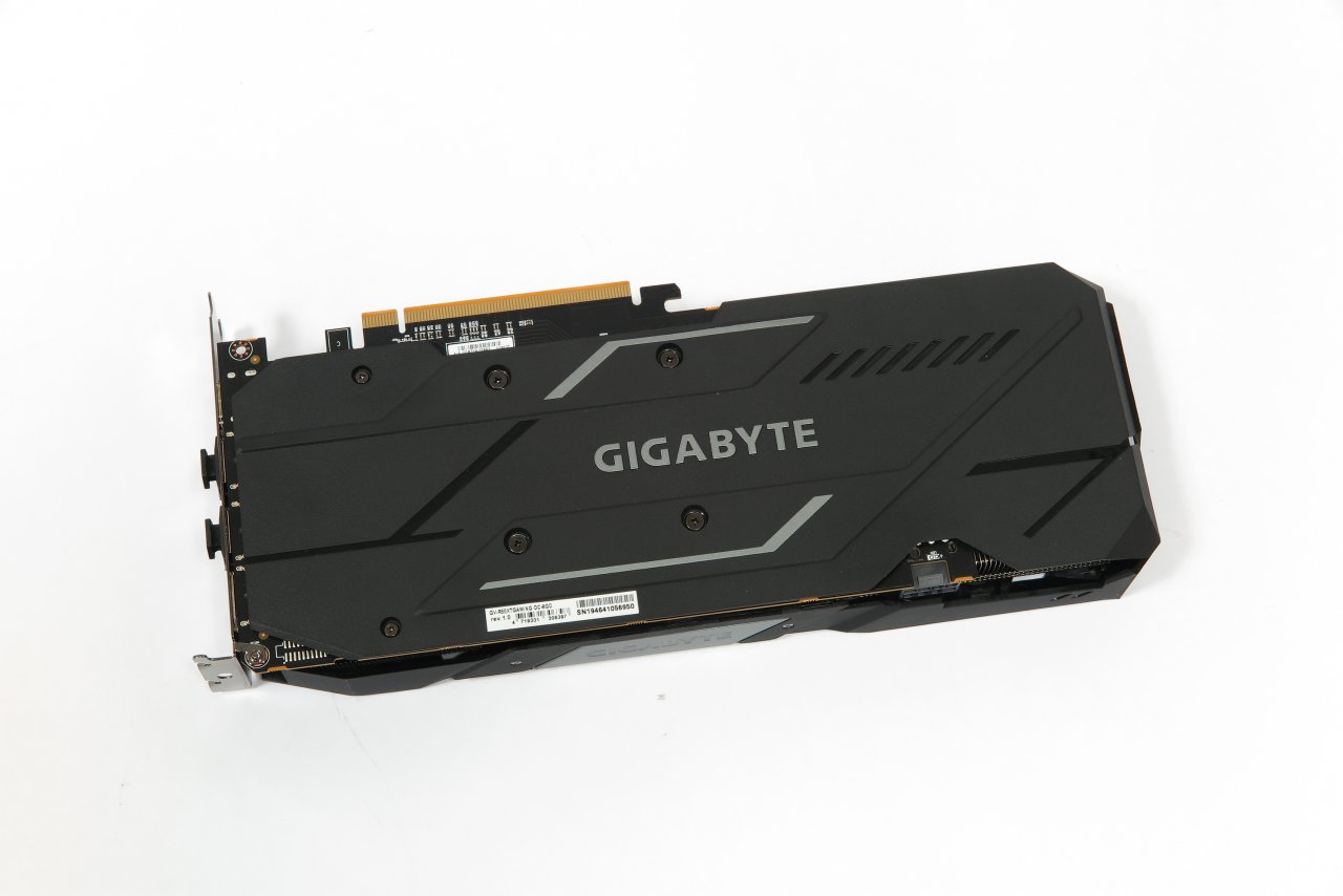 [11/12/2019] Gigabyte Radeon RX 5500 XT Gaming OC/8G: Backplate aus Kunststoff