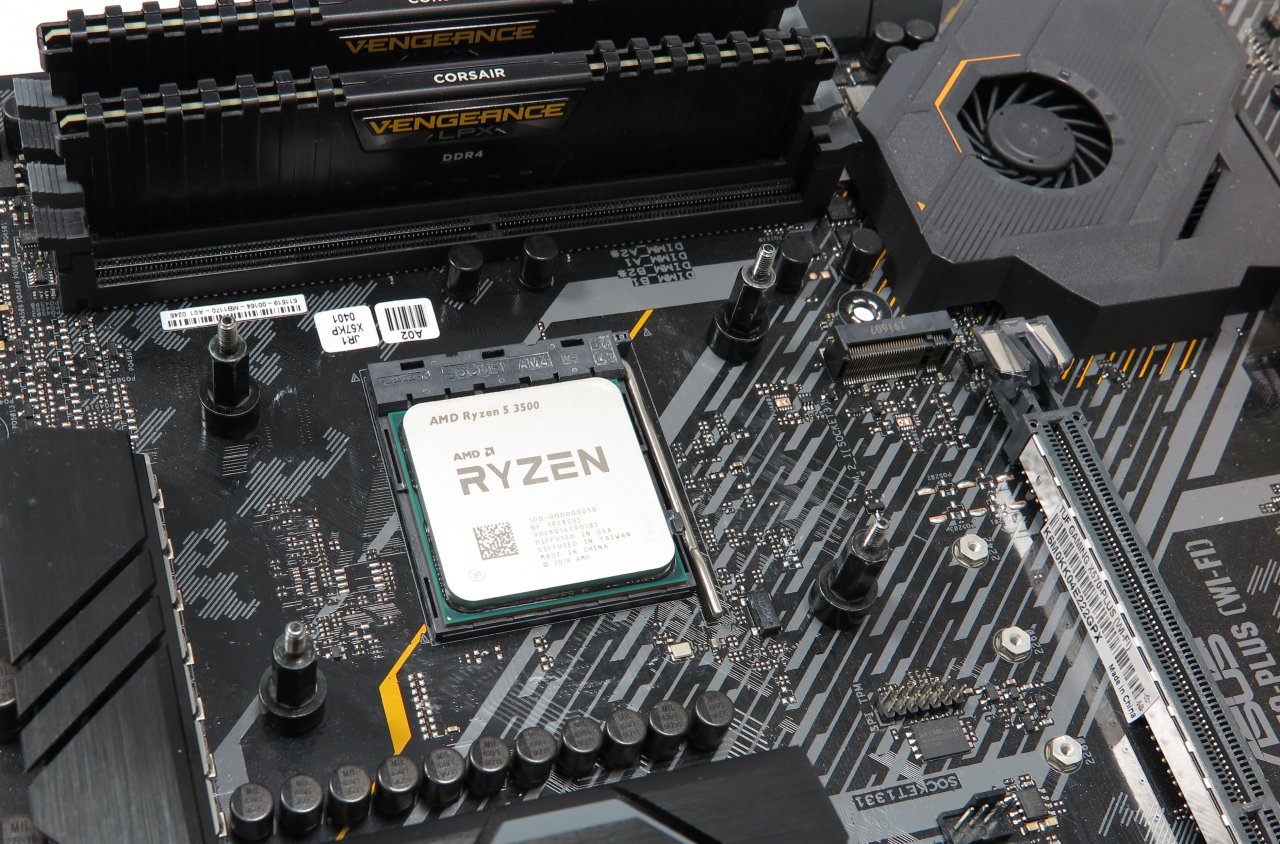 [13/01/2020] Die OEM-CPU gleicht optisch den bisherigen Zen-2-Prozessoren.