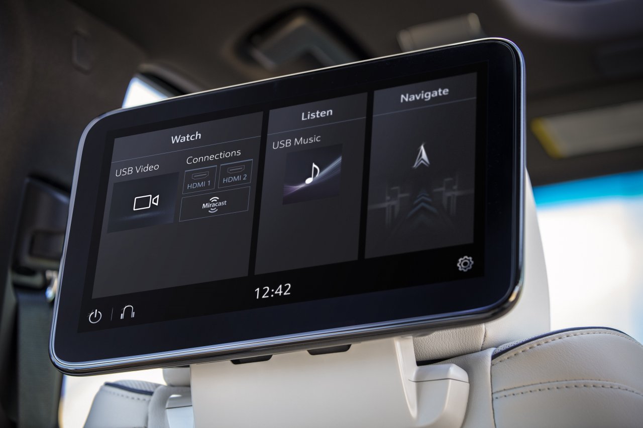 [07/02/2020] 2021 Cadillac Escalade Innenraum mit 12,6-Zoll-Bildschirm des Rear Seat Entertainment.