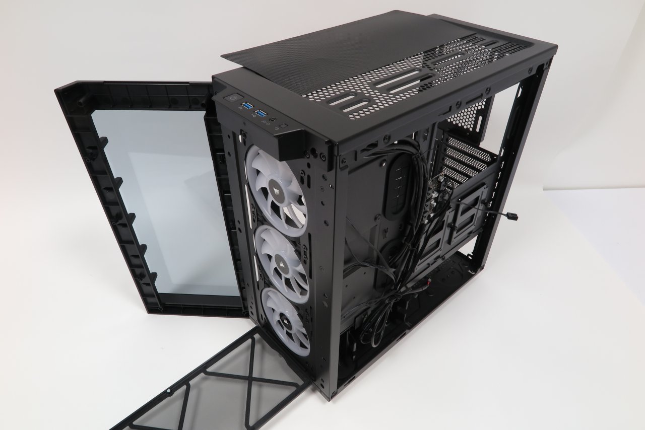 [05/02/2020] Im neuen iCUE 465X RGB von Corsair wird die eingebaute Hardware nicht nur prominent präsentiert. Die drei eingebauten ARGB-Frontlüfter sorgen auch für eine gute Kühlung bei akzeptabler Geräuschkulisse.
