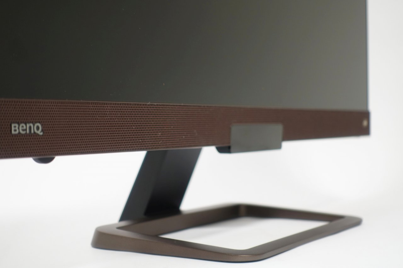 [11/03/2020] Der Standfuß des Benq EX2780Q ist starr