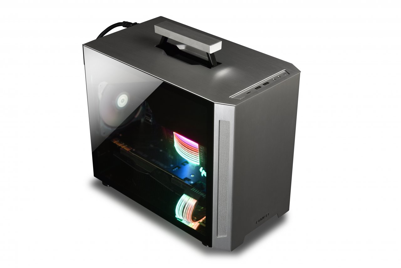 [03/03/2020] Lian Li Strimer Plus PC Gehaeuse verbaut 4 