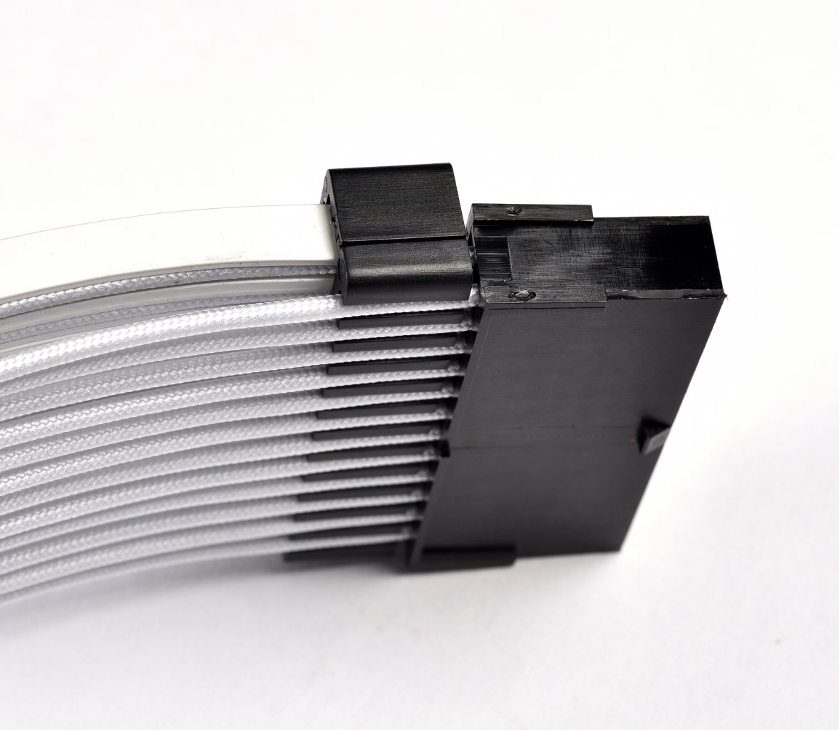 [03/03/2020] Lian Li Strimer Plus beleuchtetes Kabel Gen2 2 