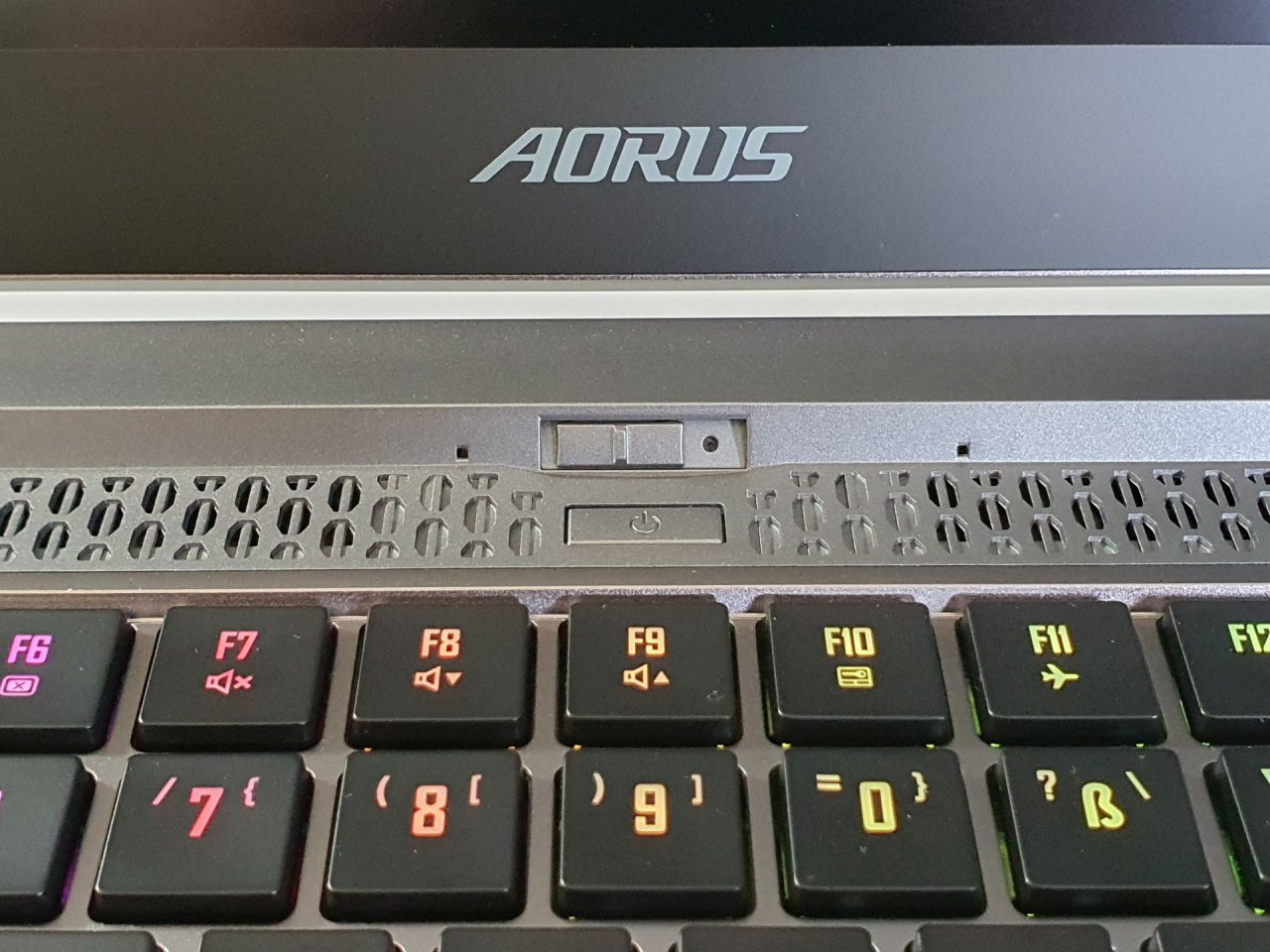 [15/04/2020] Gigabyte Aorus 15G mit i7-10875H und RTX 2070 Super Max-Q (4)