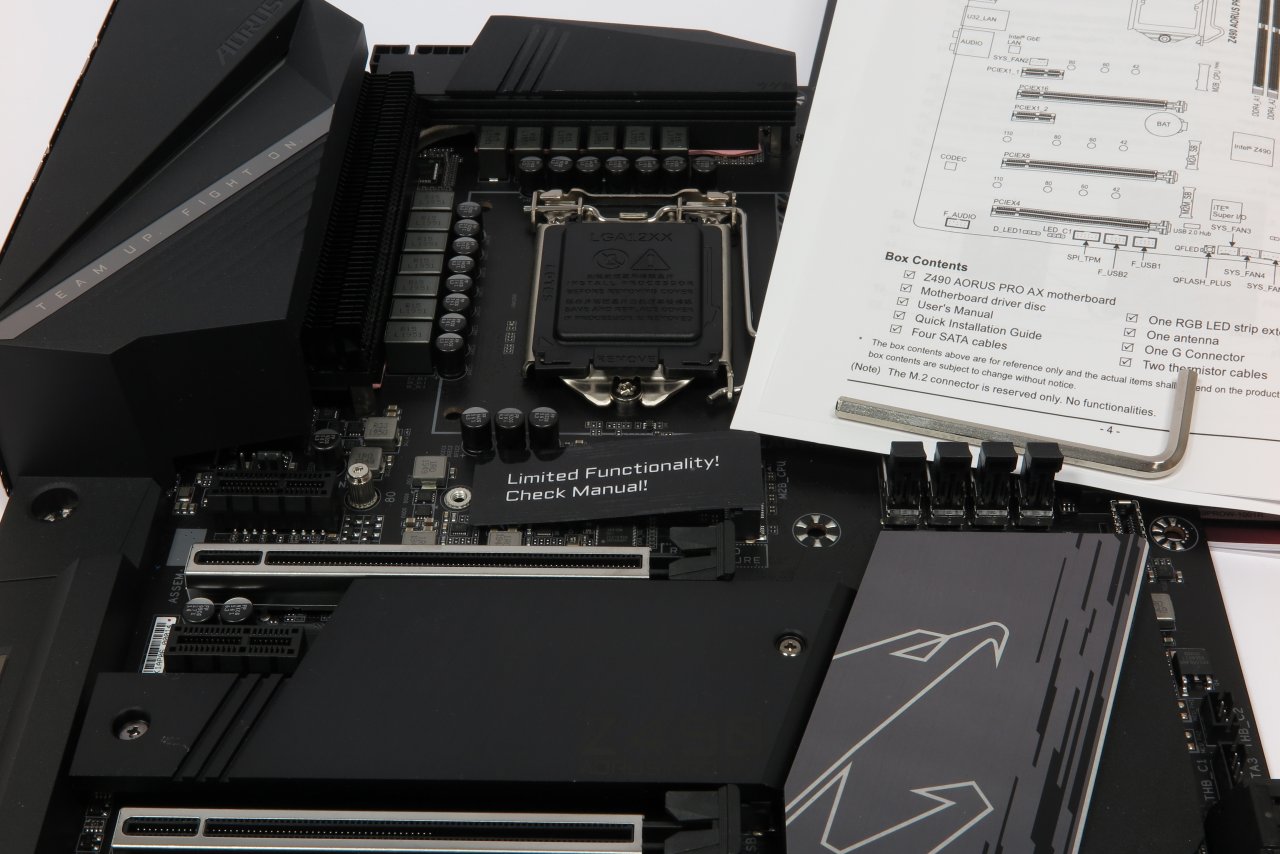 [30/04/2020] Sieht aus wie ein M.2, liegt in der Nähe der CPU und heißt auch noch 