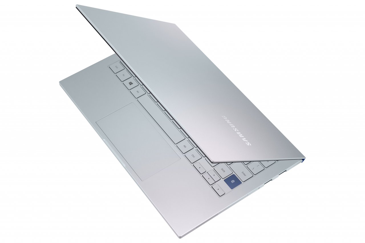 [29/05/2020] Samsung Galaxy Book Ion NP930XCJ Aura Silver 45 gekippt rgb