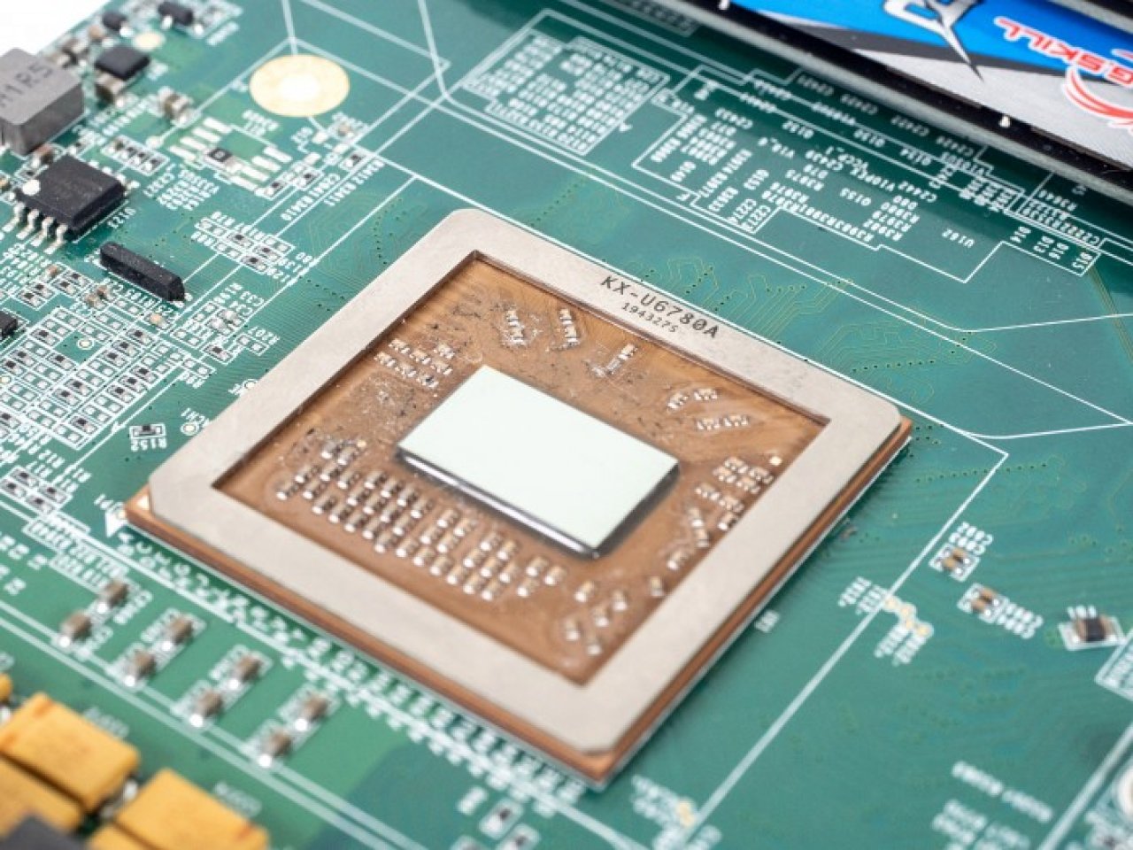 [29/05/2020] China-CPU Zhaoxin KX-U6780A: Recht langsam, aber technisch interessant (1)