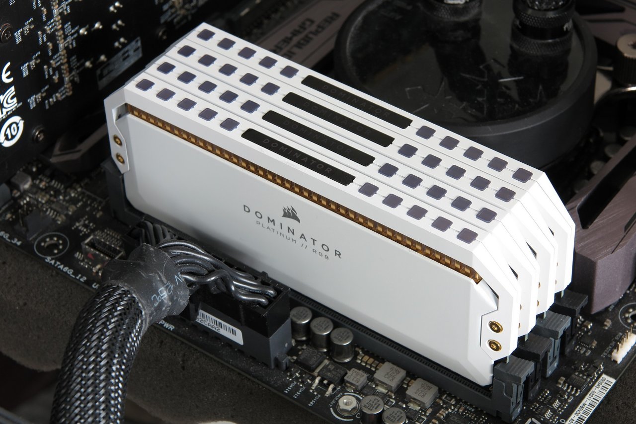 [07/06/2020] Corsair Dominator Platinum RGB (White) CMT32GX4M4C3600C18W