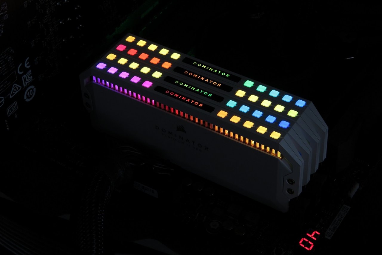 [07/06/2020] Corsair Dominator Platinum RGB (White) CMT32GX4M4C3600C18W