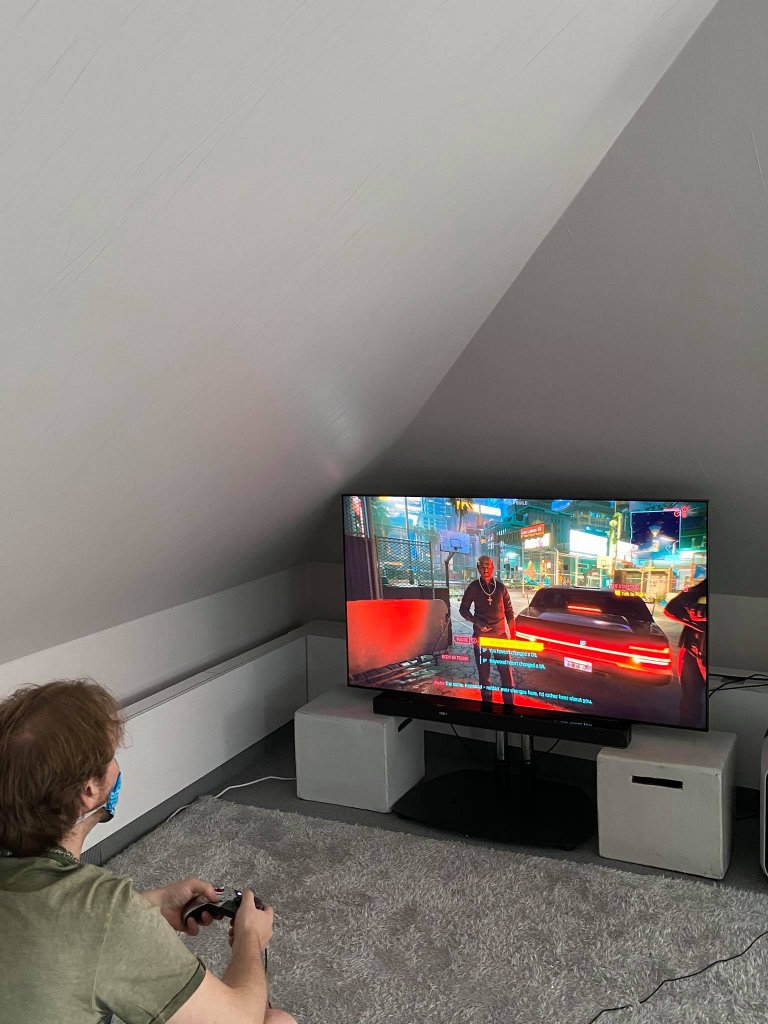[29/06/2020] Phil hat sich wie ein kleines Kind gefreut, dass er Cyberpunk 2077 spielen durfte. (Sieht man auf dem Bild nur nicht)