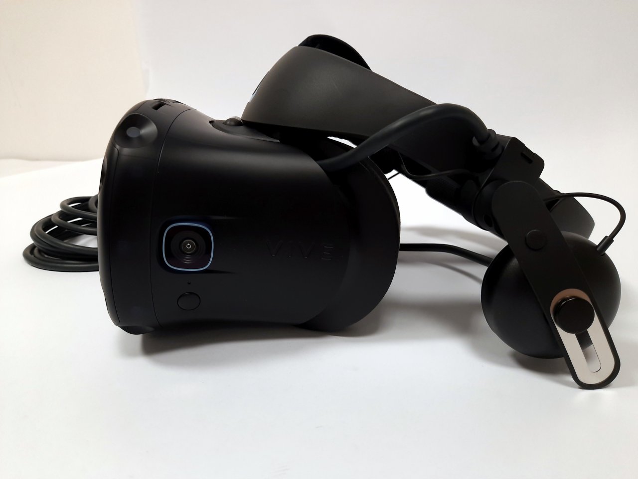 [08/07/2020] HTC Vive Cosmos Elite - Seitlich