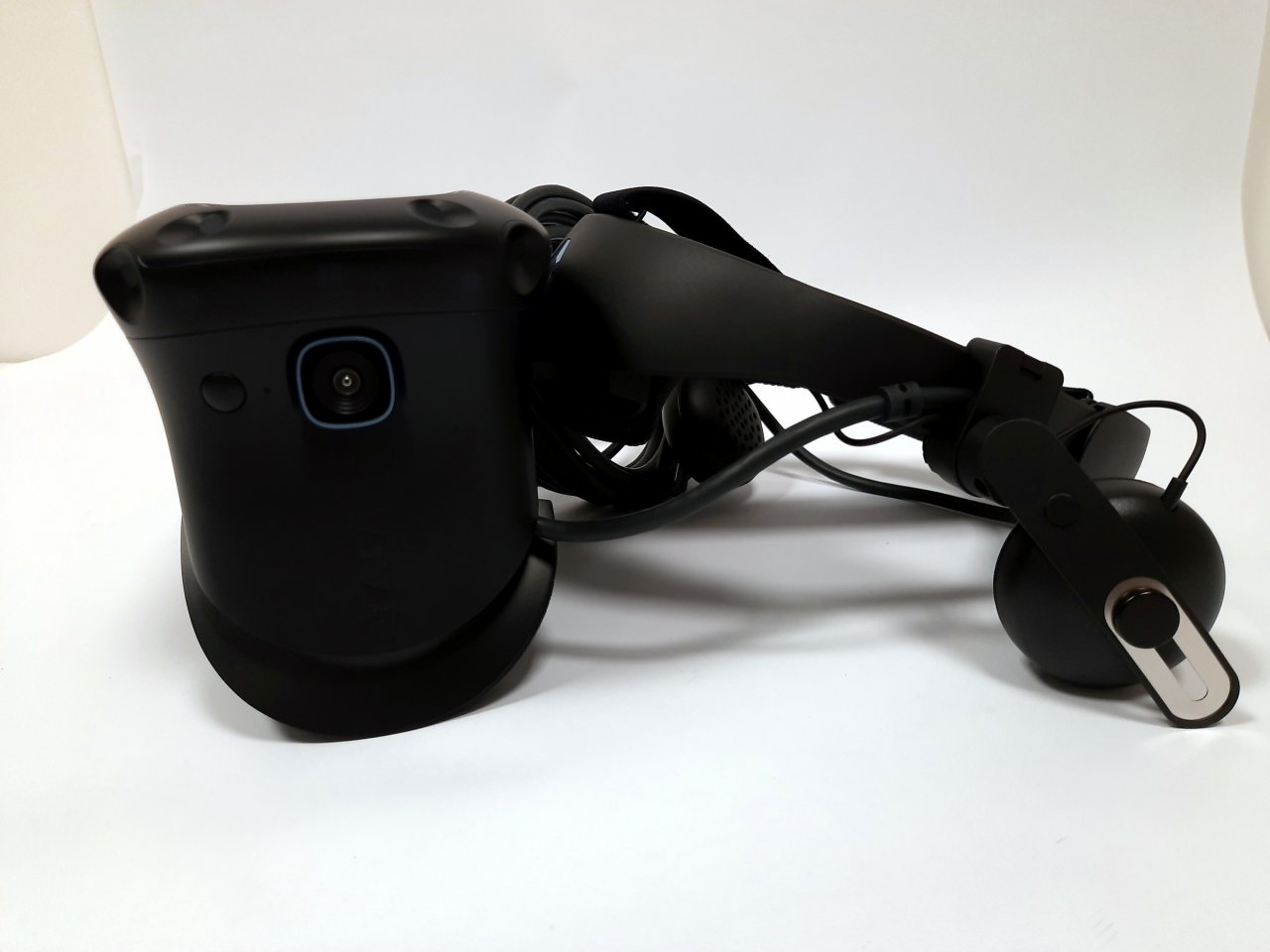 [08/07/2020] HTC Vive Cosmos Elite - Umgeklapptes Visier