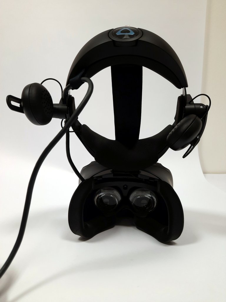 [08/07/2020] HTC Vive Cosmos Elite - Umgeklapptes Visier