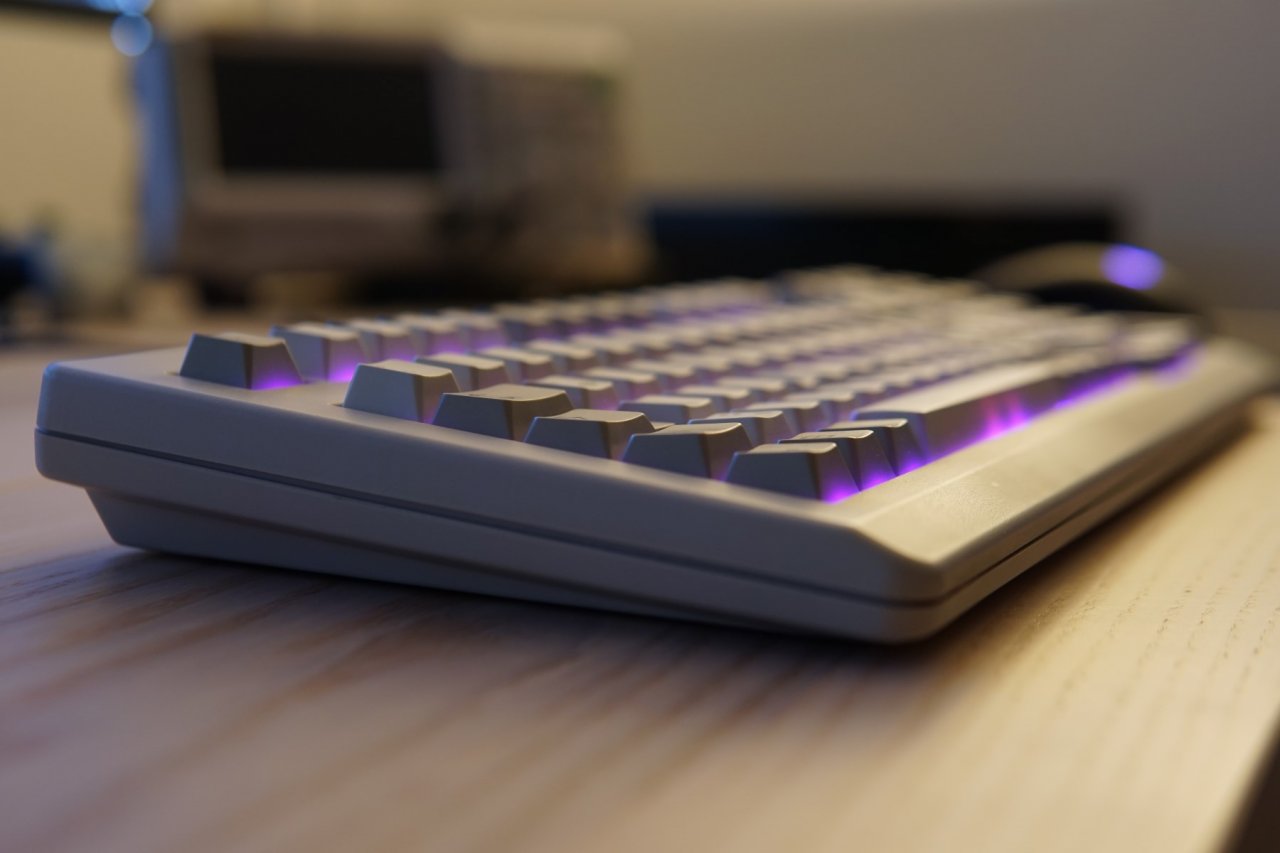 [31/08/2020] Es werde Licht: Bastler restauriert 20 Jahre alte Cherry G80-1800 mit neuer Platine, Beleuchtung und USB-C (1)