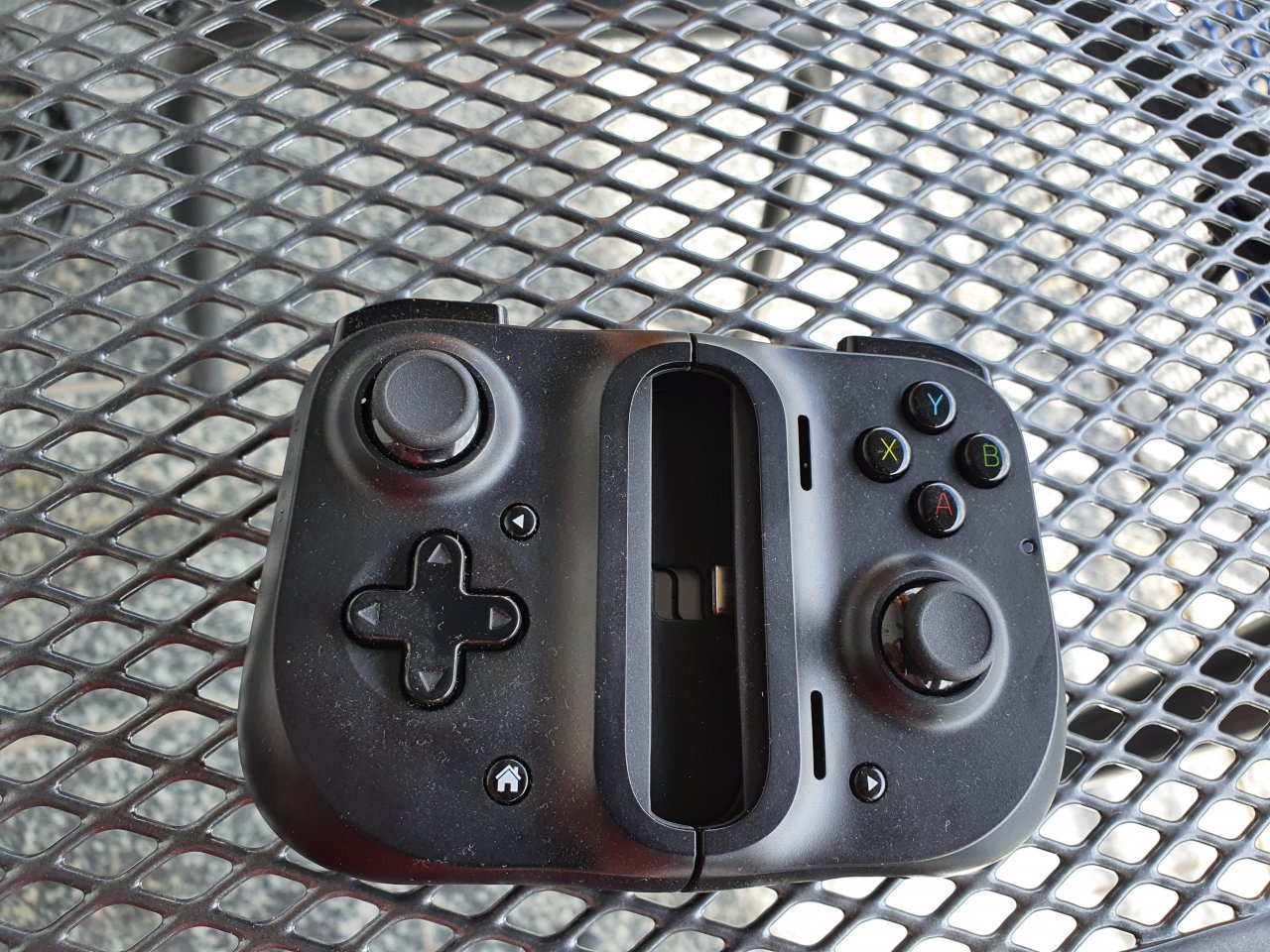 [11/08/2020] Zusammengeklappter Razer Kishi Android Controller 1