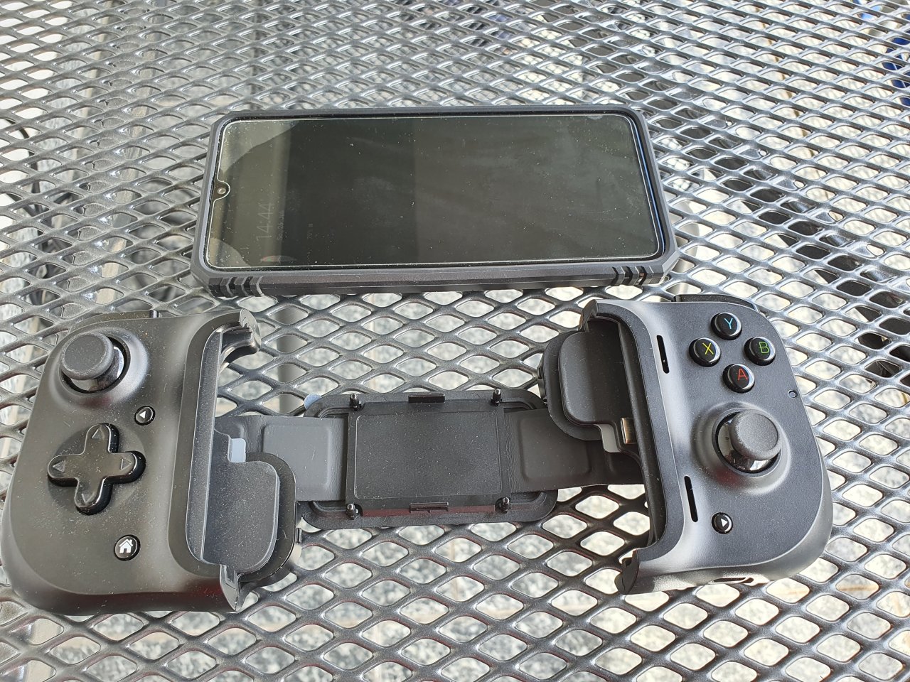 [11/08/2020] Ausgeklappter Razer Kishi Android Controller