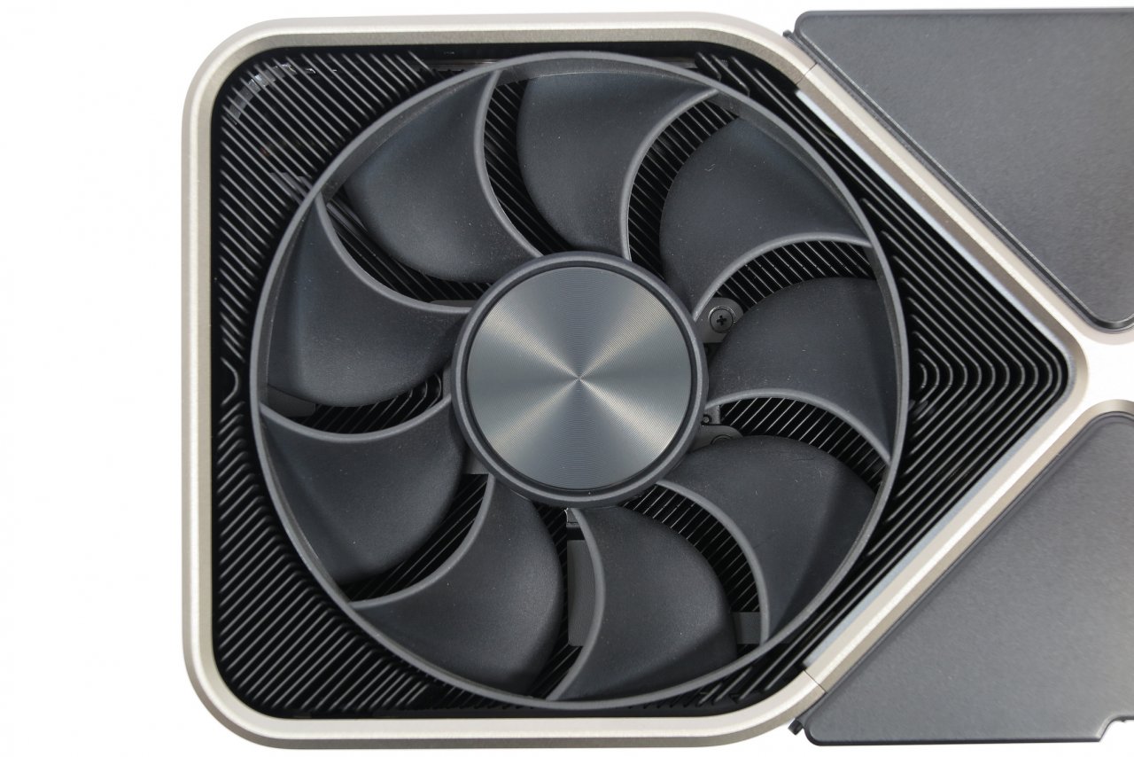 Nvidia Geforce RTX 3090 alias "BFGPU" im Test: Titanischer Alleskönner für 1.500 Euro: Hecklüfter