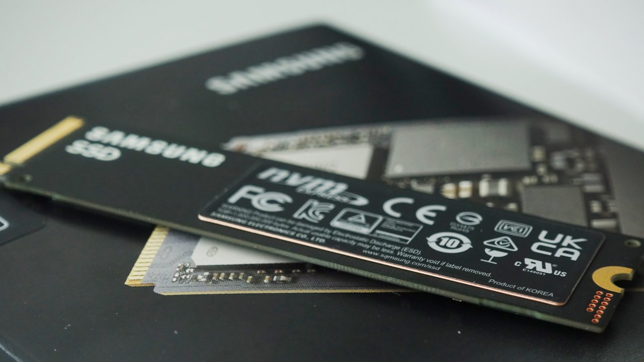 [22/09/2020] Wie jede NVME-SSD von Samsung hat auch die 980 Pro eine Kupferschicht im Aufkleber auf der Rückseite.