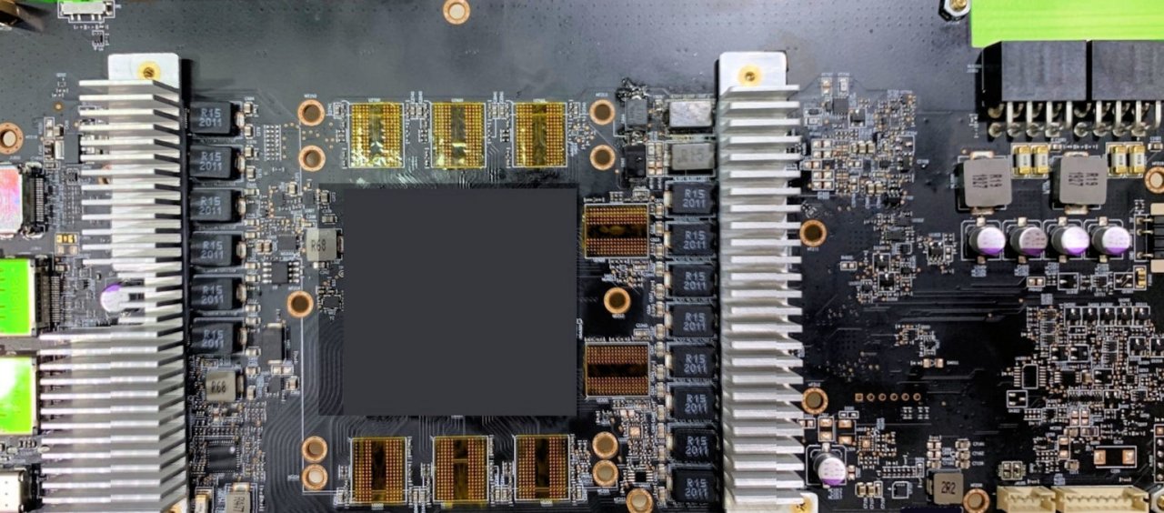 [23/10/2020] AMD Radeon RX 6000: Bild eines Custom-Boards könnte Navi 21 XT sein (1)