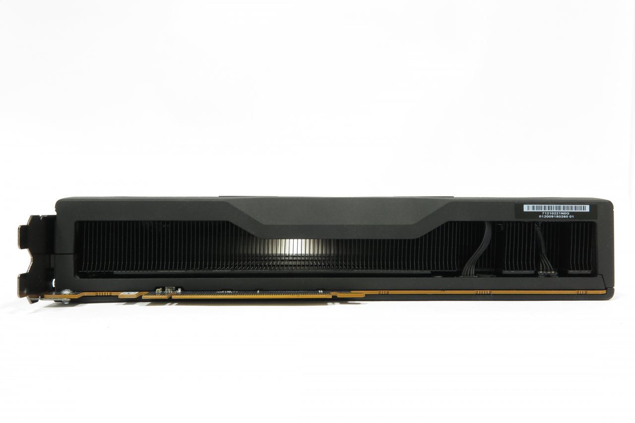 [16/11/2020] Fotos der RX 6800 / 6800 XT (12)