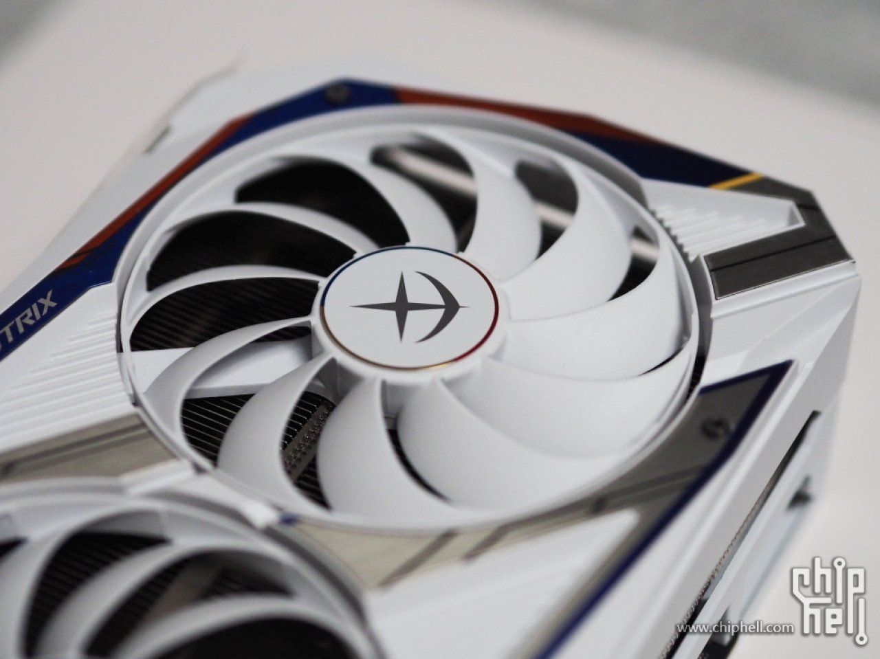[22/12/2020] Geforce RTX 3090: Asus ROG Strix Gundam im Anime-Stil detailreich abgelichtet (17)