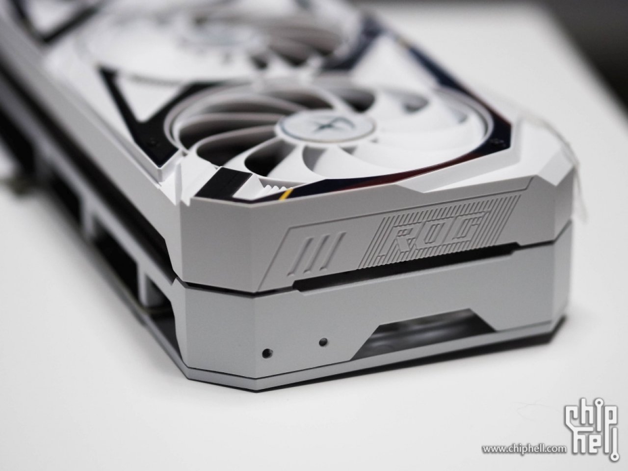 [22/12/2020] Geforce RTX 3090: Asus ROG Strix Gundam im Anime-Stil detailreich abgelichtet (7)