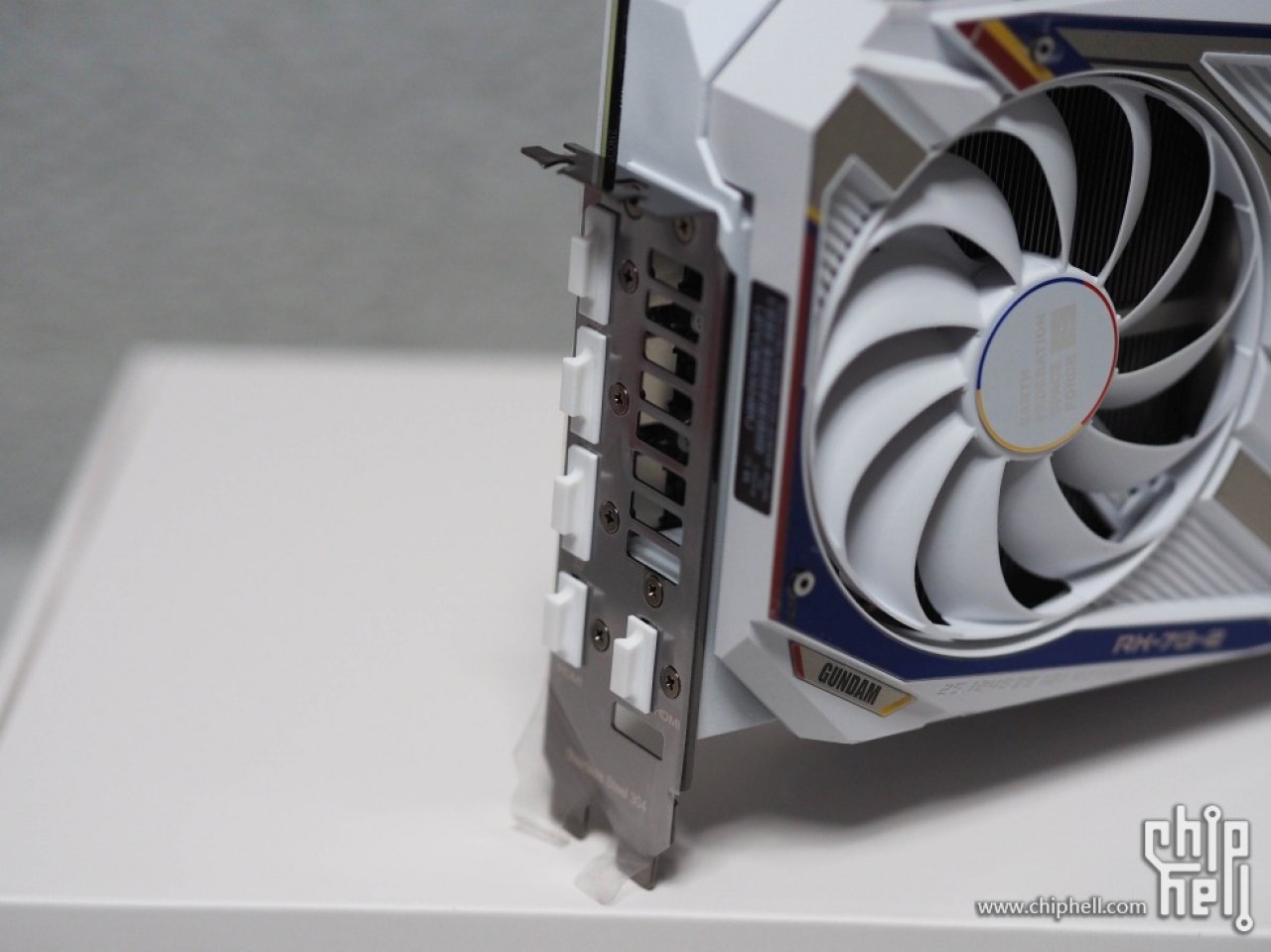 [22/12/2020] Geforce RTX 3090: Asus ROG Strix Gundam im Anime-Stil detailreich abgelichtet (10)