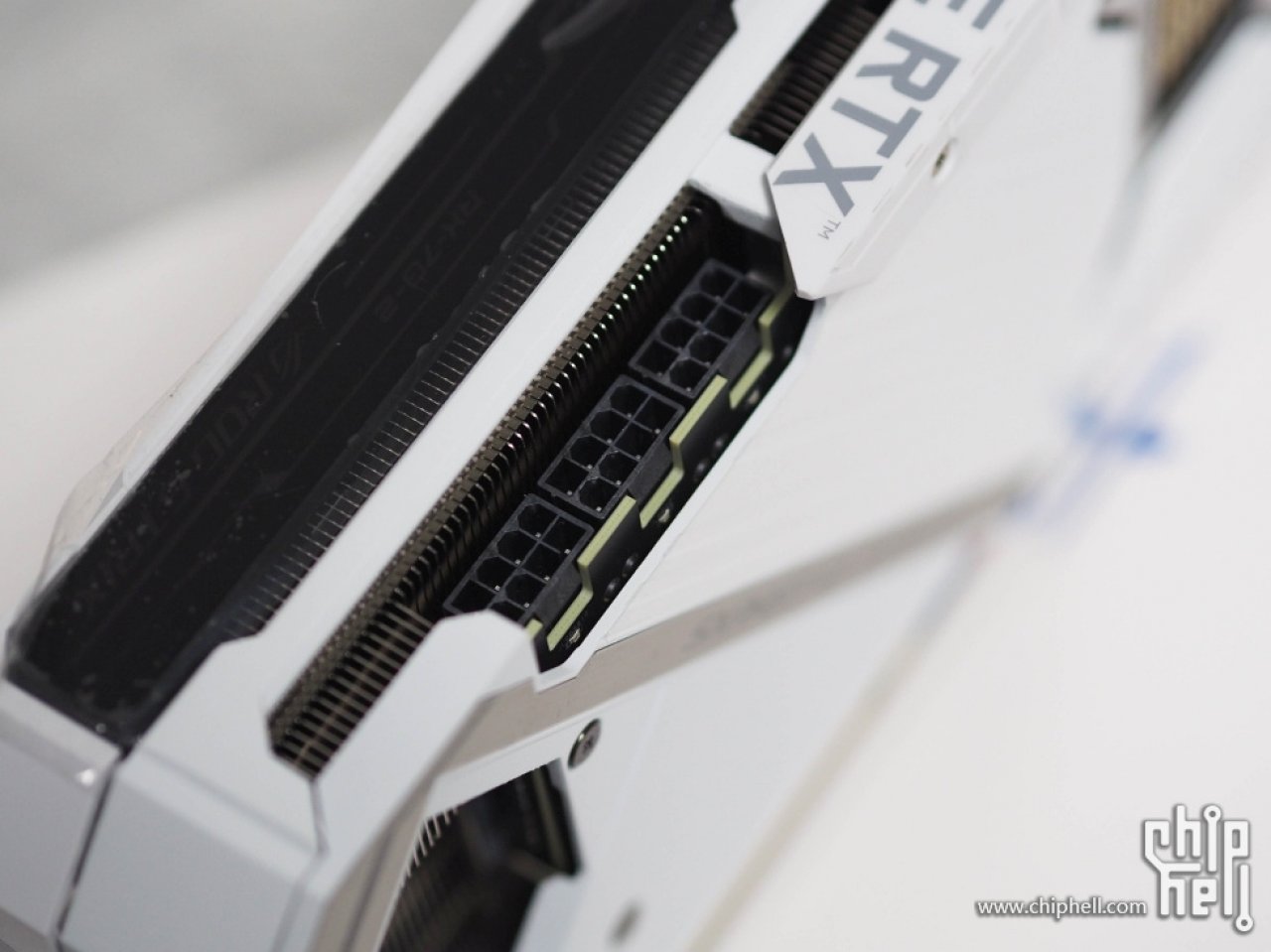 [22/12/2020] Geforce RTX 3090: Asus ROG Strix Gundam im Anime-Stil detailreich abgelichtet (11)