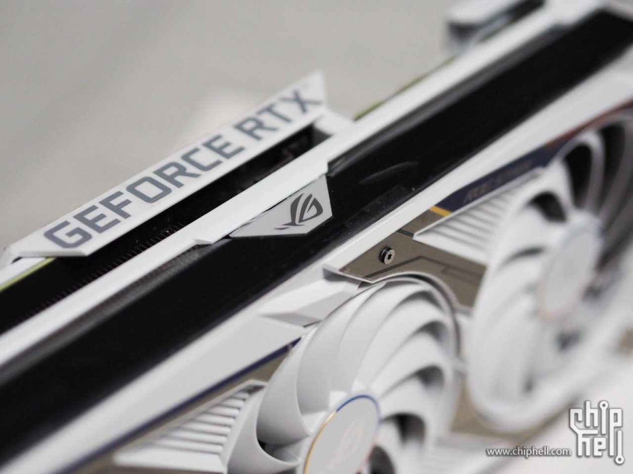 [22/12/2020] Geforce RTX 3090: Asus ROG Strix Gundam im Anime-Stil detailreich abgelichtet (12)
