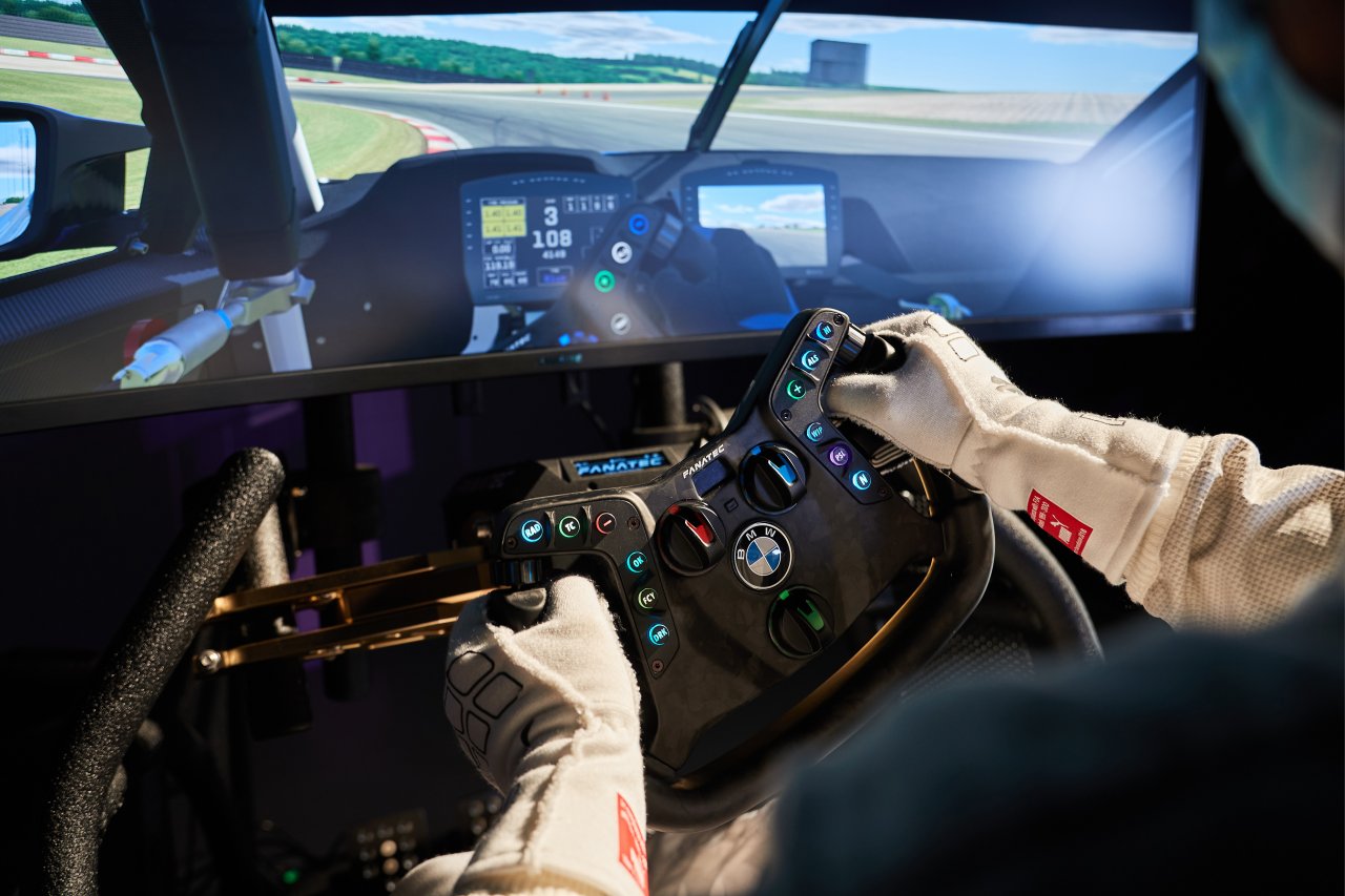 [07/12/2020] Fanatec Podium Steering Wheel BMW M4 GT3 Lenkrad 1