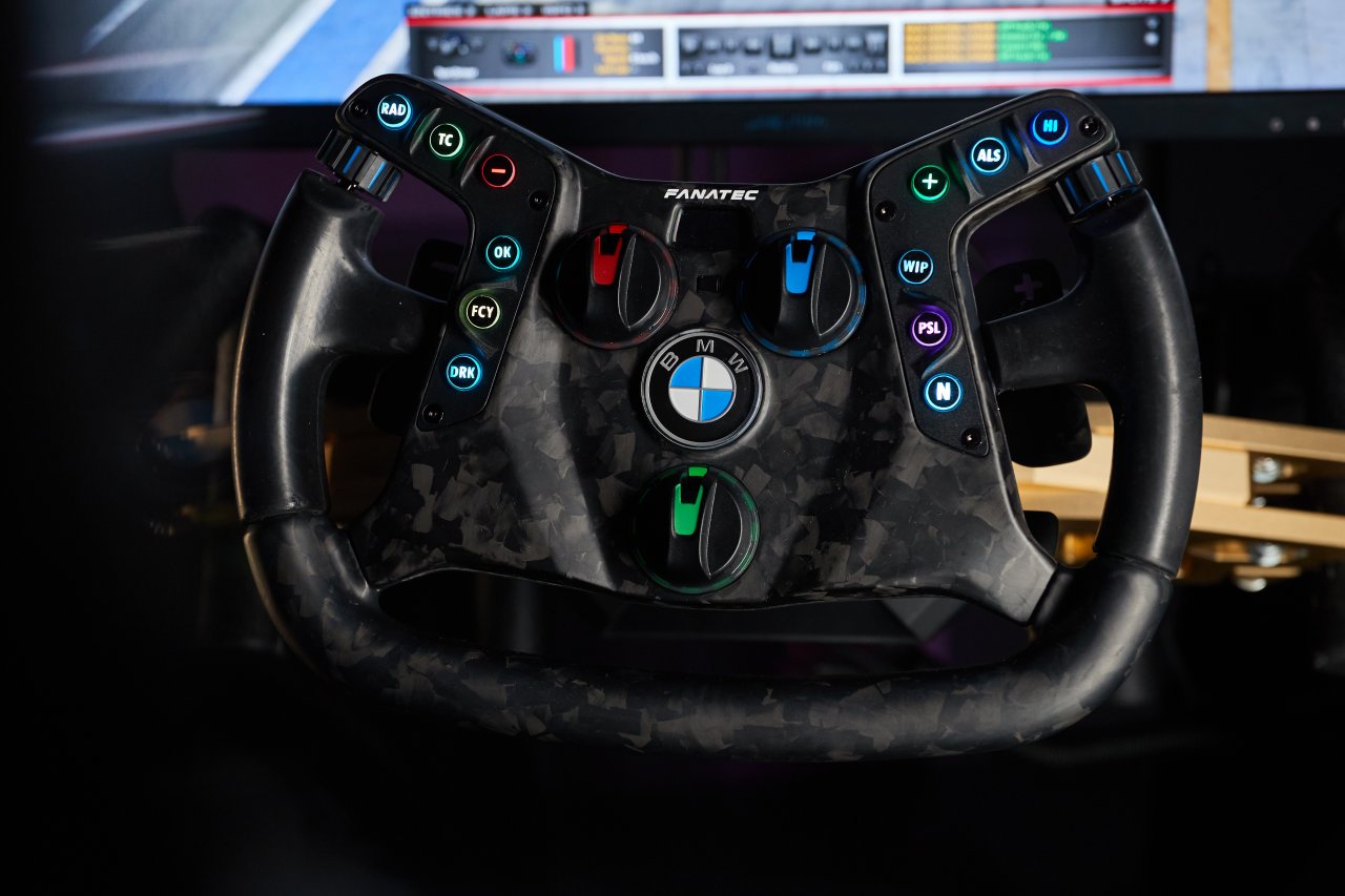 [07/12/2020] Fanatec Podium Steering Wheel BMW M4 GT3 Lenkrad 2