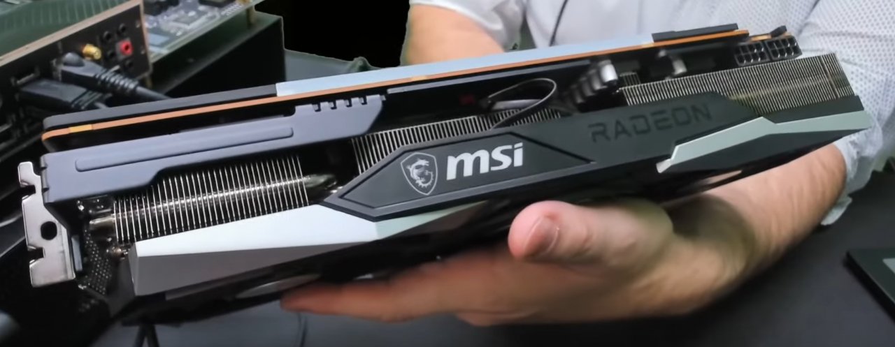 [25/12/2020] MSI Radeon RX 600 XT Gaming X Trio: Seitenansicht