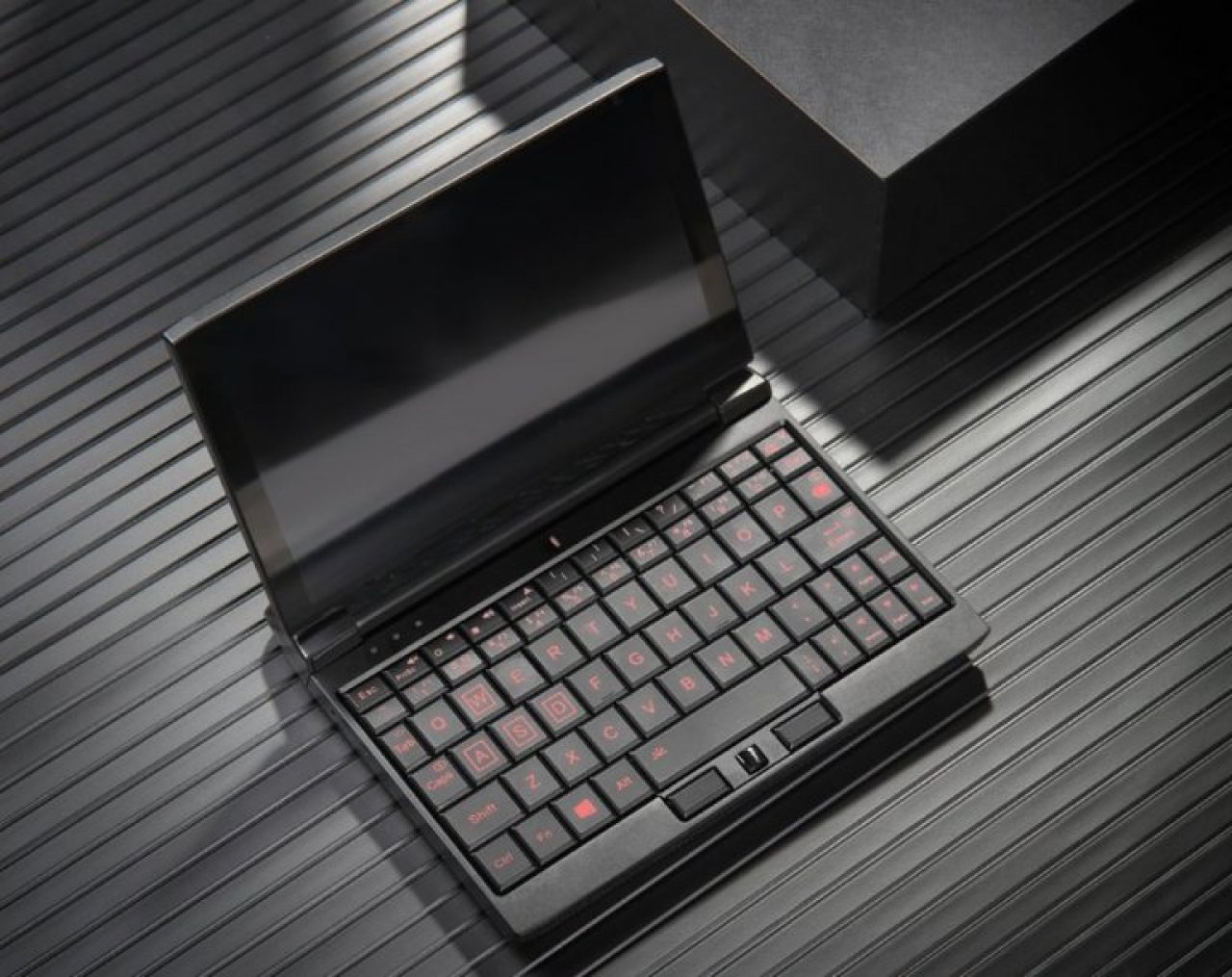 [17/12/2020] One GX1 Pro Handheld: Mini-Gaming-Laptop mit 7-Zoll-Display und Gamepad-Adaptern (1)