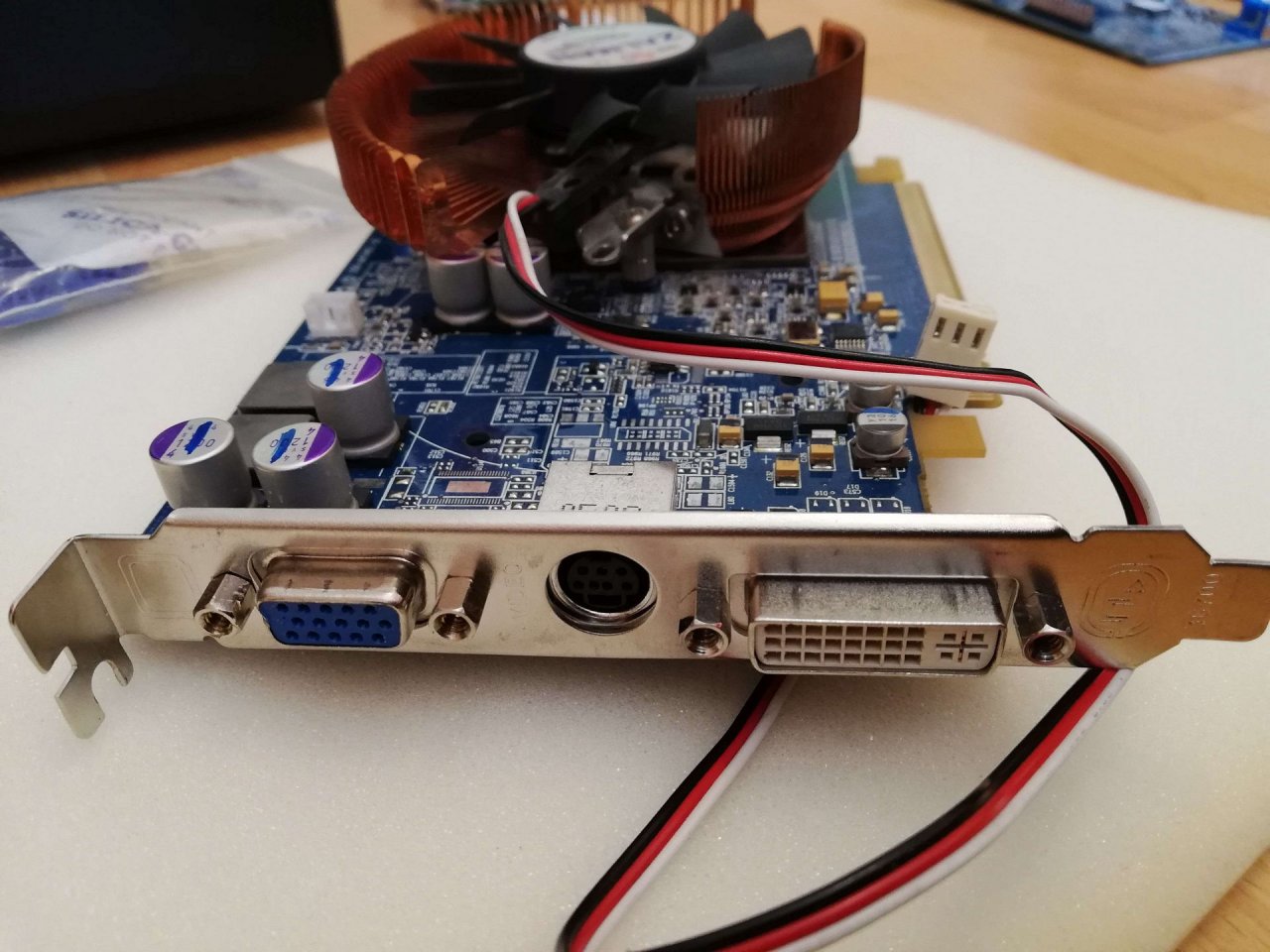 [31/12/2020] Update vom 02.01.2021: Sapphire X800 XL (mit anderem Kühler: Zalman CNPS VF700?) von Doleo