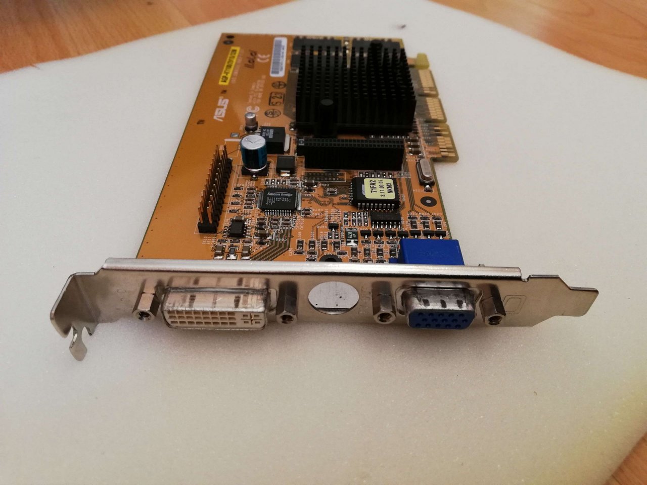 [31/12/2020] Update vom 02.01.2021: Asus V-7100 (GeForce 2 MX?) von Doleo
