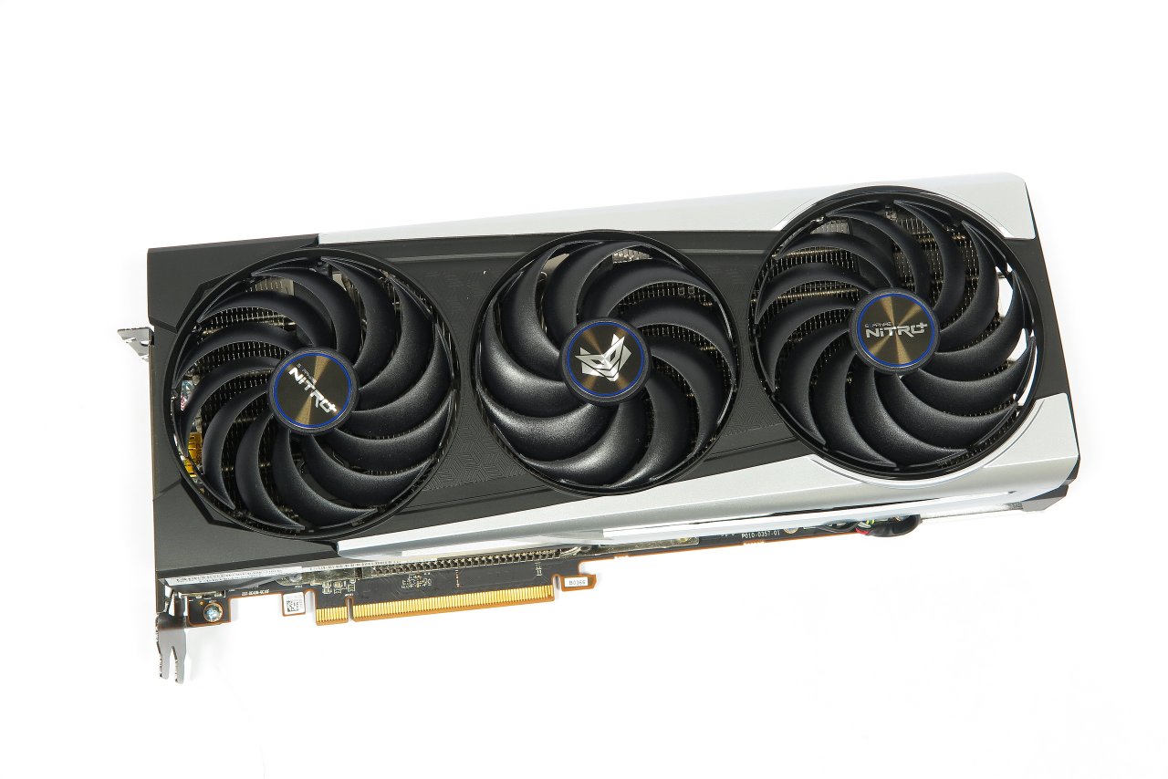 [21/12/2020] Sapphire Radeon RX 6800 XT Nitro+: Leise, kühl und überdurchschnittlich schnell, für diese Kombination ist Sapphire bekannt. Die neue Nitro+ tritt in die großen Fußstapfen ihrer Vorgängerinnen – Benchmarks/Leistungseinschätzung und Optimierungstipps (Undervolting & Overclocking) in der PCGH 02/2021.