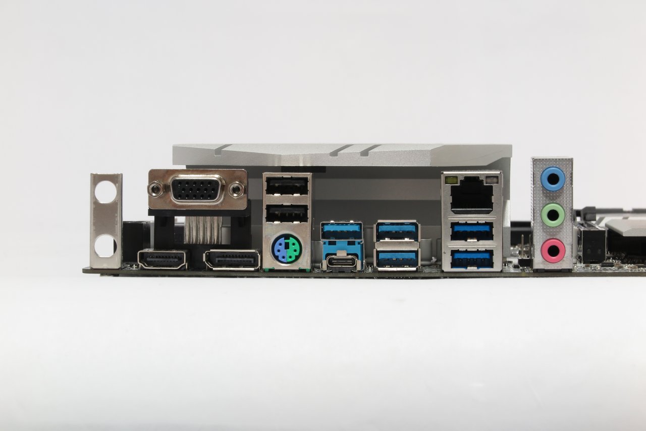 [22/01/2021] Asrock B550M Pro4: I/O