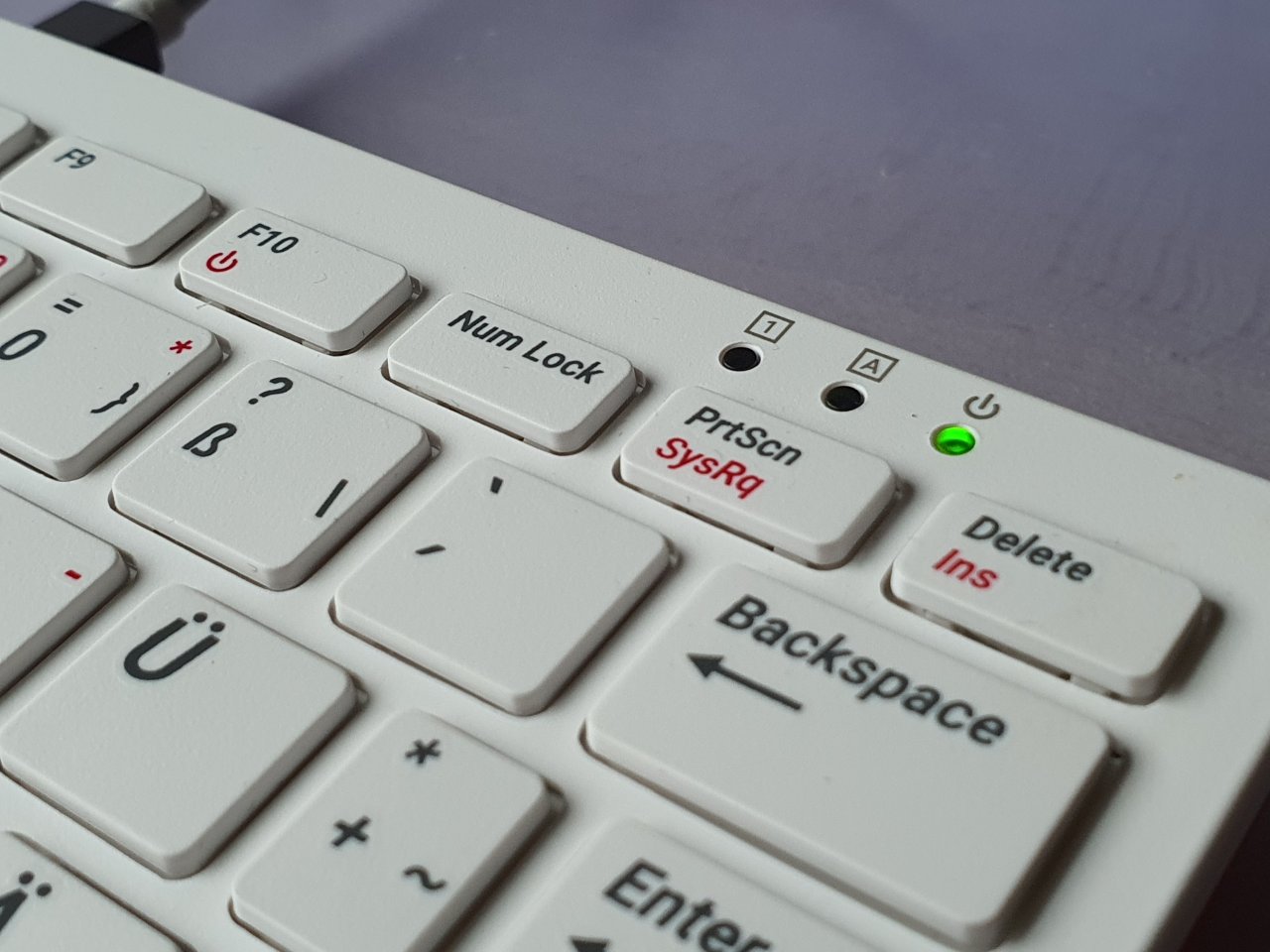 [06/01/2021] Raspberry Pi 400: Status-LEDs und Power-Schalter auf der F10-Taste