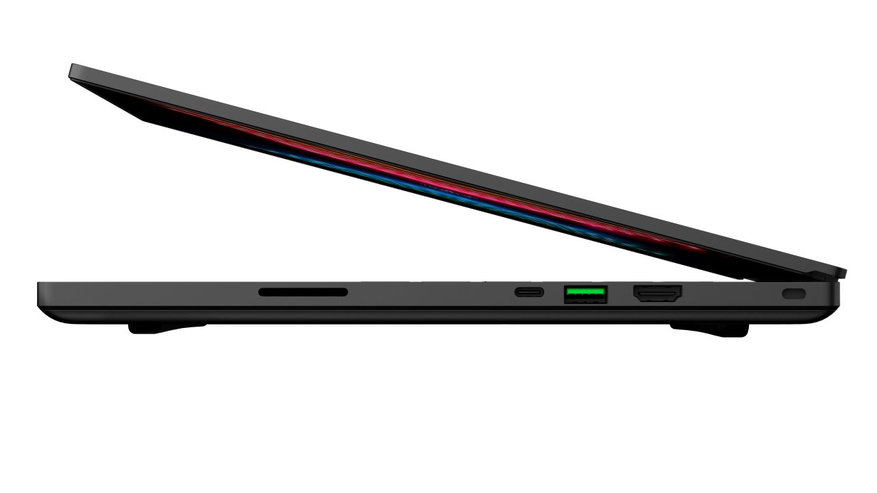 [13/01/2021] Razer Blade 15 Advanced Model 2021 rechte Seite Ports SD Kartenleser 1x USB Typ C 1x USB A und 1x HDMI