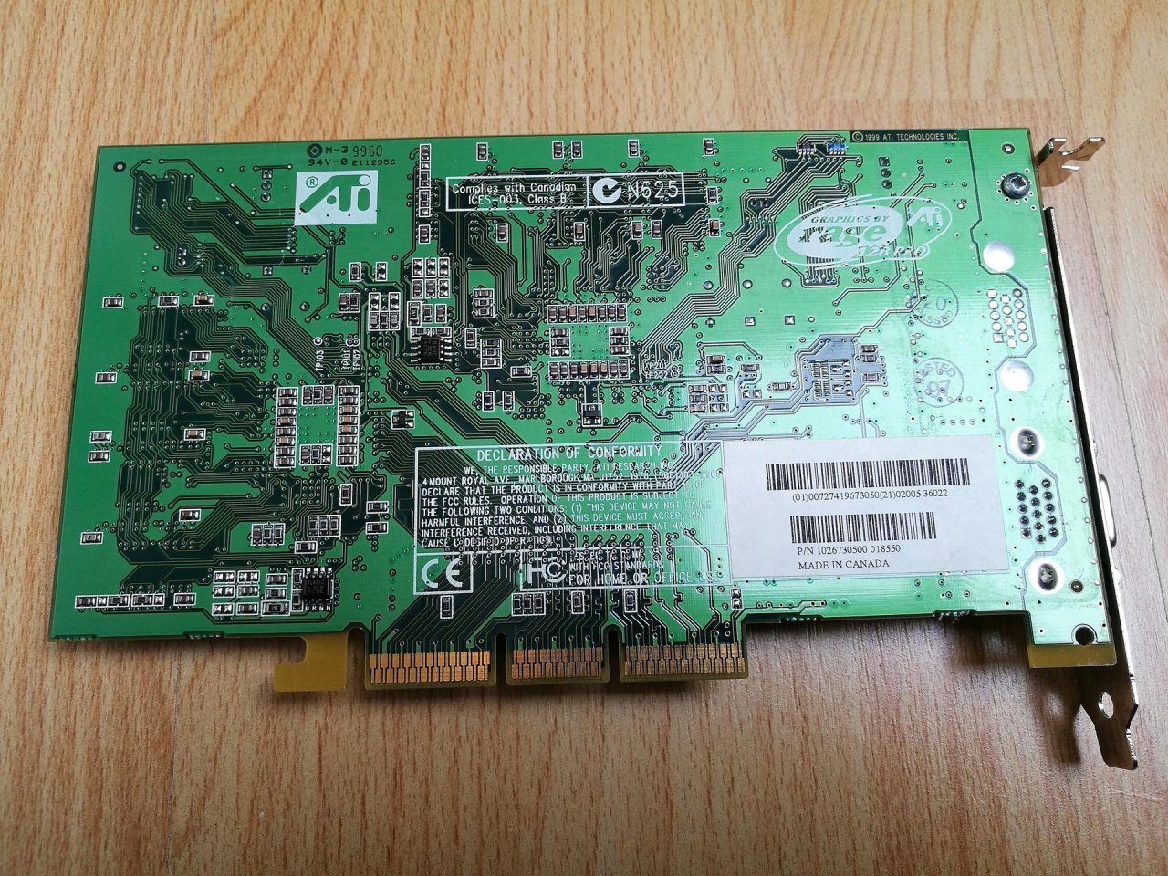 [14/02/2021] Update vom 14.02.2021: Ati Rage Fury Maxx von AMD-Freak1977 Dieses Mal zeigt z. B. AMD-Freak1977 eine Reihe von Dual-GPU-Grafikkarten. Dazu zählen zu neueren Vertretern wie der Radeon HD 6990 oder Geforce GTX 590 auch Klassiker aus der 3D-Frühzeit wie die Ati Rage Fury Maxx. Sie beinhaltet zwei Rage 128 Pro, die im April 1999 debütierte. Mittels Alternate Frame Rendering (AFR) trat Ati gegen Nvidias Geforce - zumindest gegen die SDRAM-Variante unter Windows 9x durchaus respektabel - an, da sich der Nachfolger, die erste Radeon verspätete.