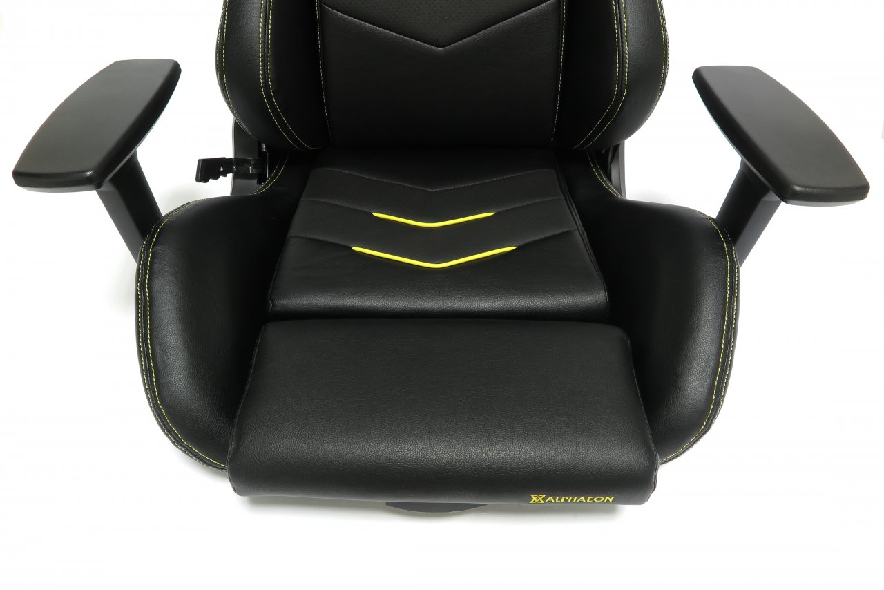 <strong>Tesoro Alphaeon S3 im Test</strong>: Ist der preislich attraktive Nachfolger des Alphaeon S2 ein bequemes und ergonomisches Sitzmöbel für Gamer? (18)