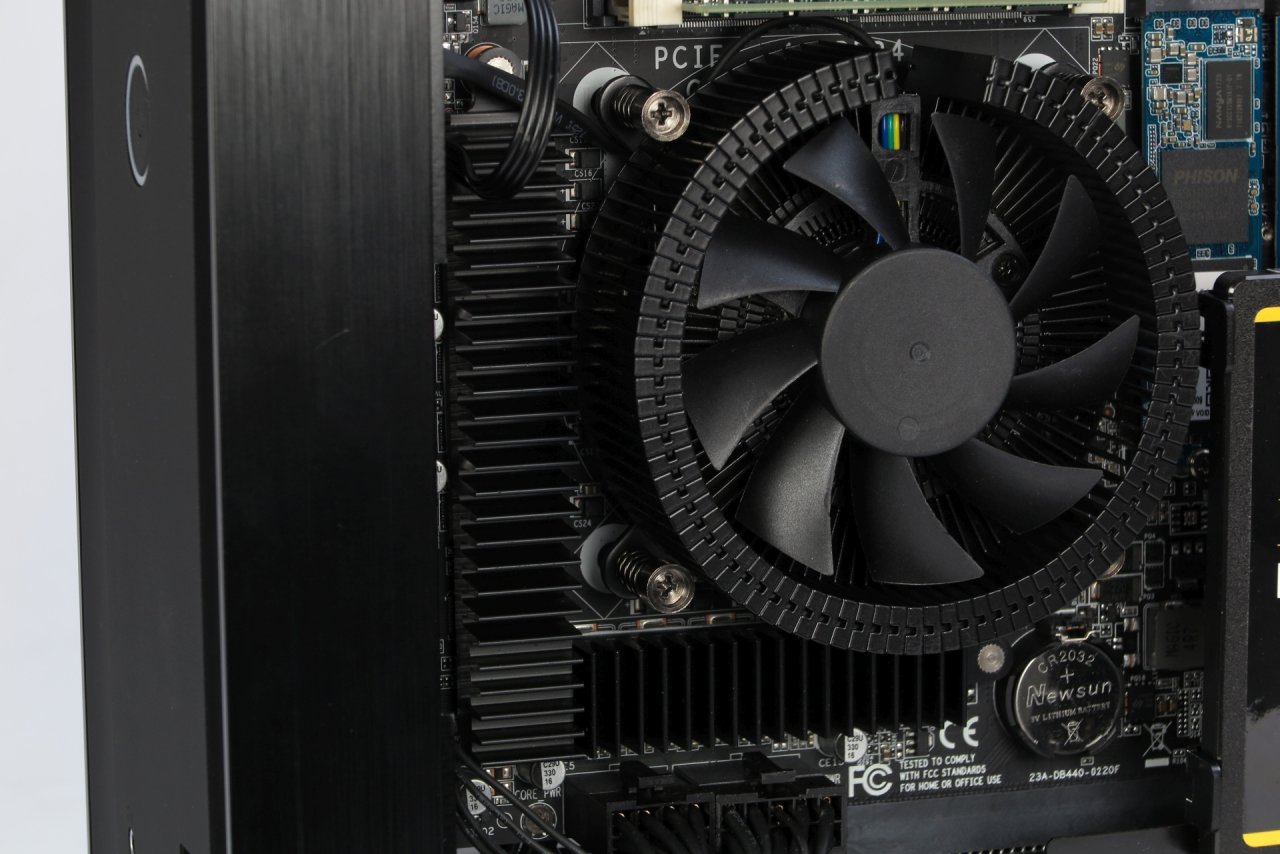 [28/03/2021] Zotac Zbox Magnus One (9)