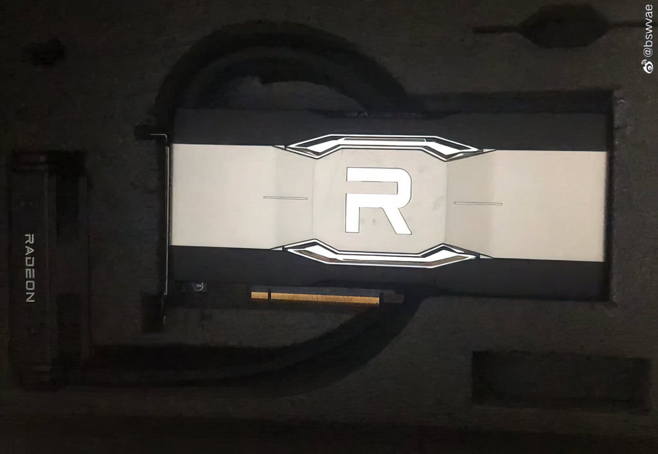 [23/04/2021] Radeon RX 6900 XTX: Bilder sollen unveröffentlichte Grafikkarte mit AiO-Kühler zeigen (2)